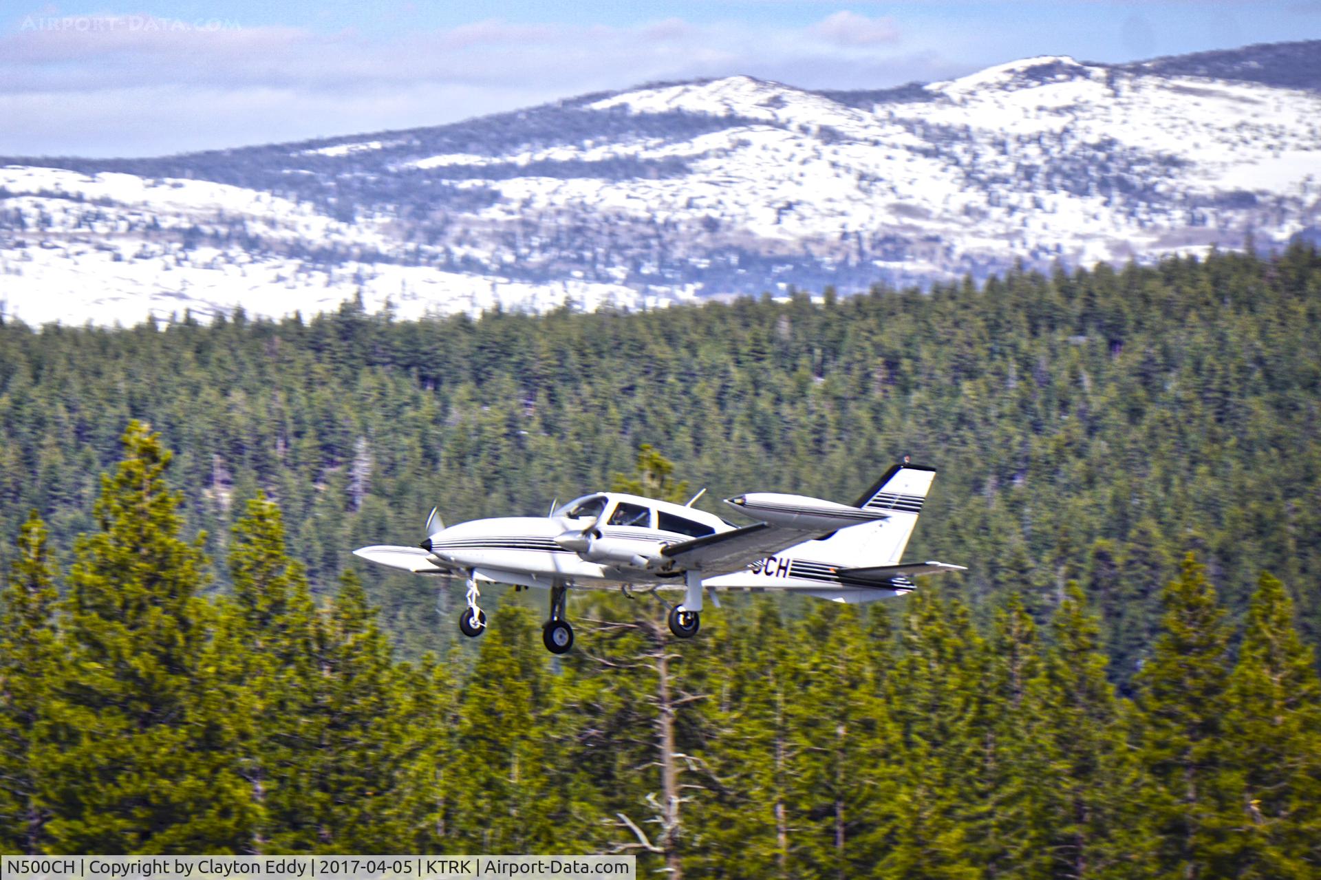 N500CH, 1976 Cessna T310R C/N 310R0734, Truckee Airport California 2017.