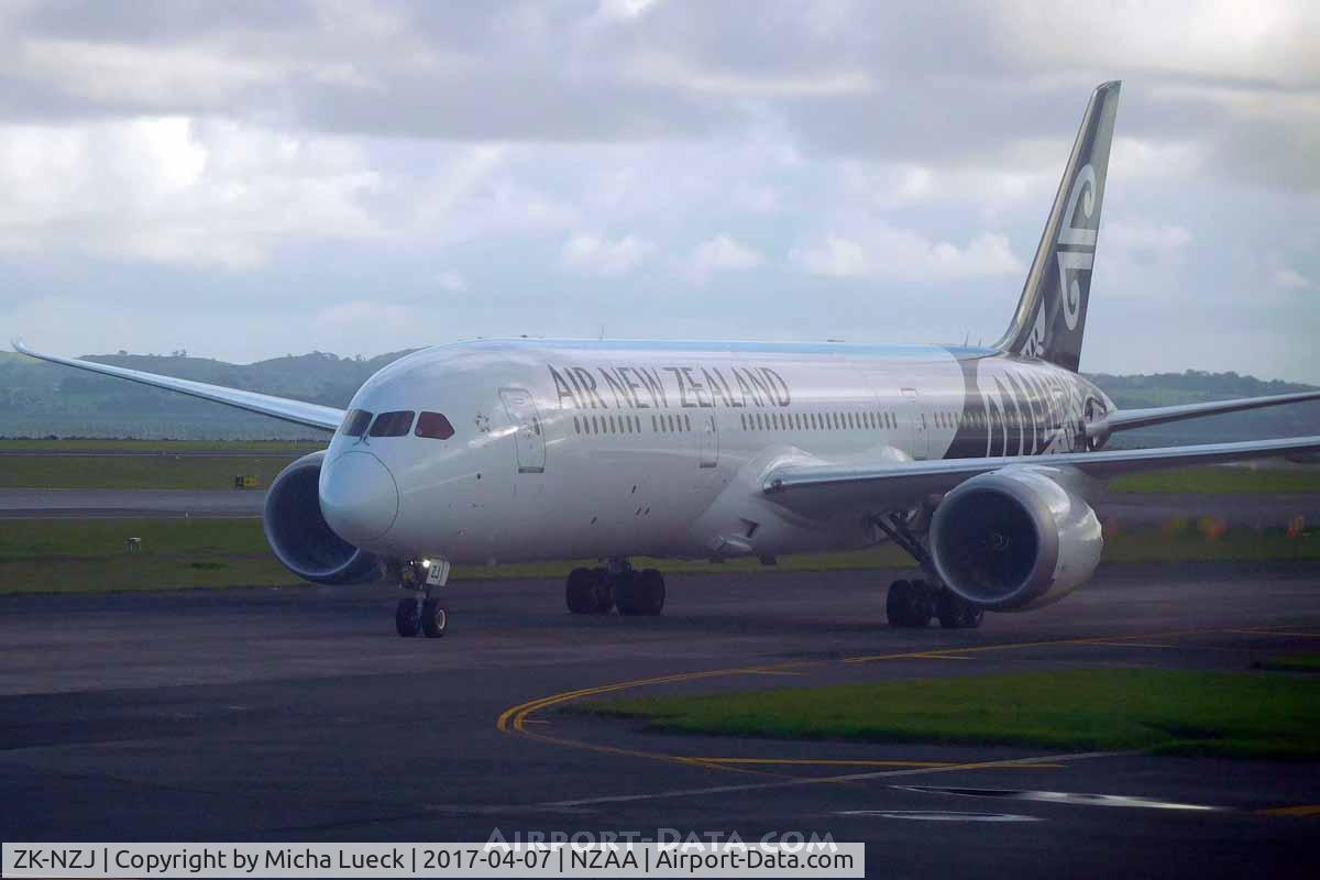ZK-NZJ, 2015 Boeing 787-9 Dreamliner C/N 37966, At Auckland