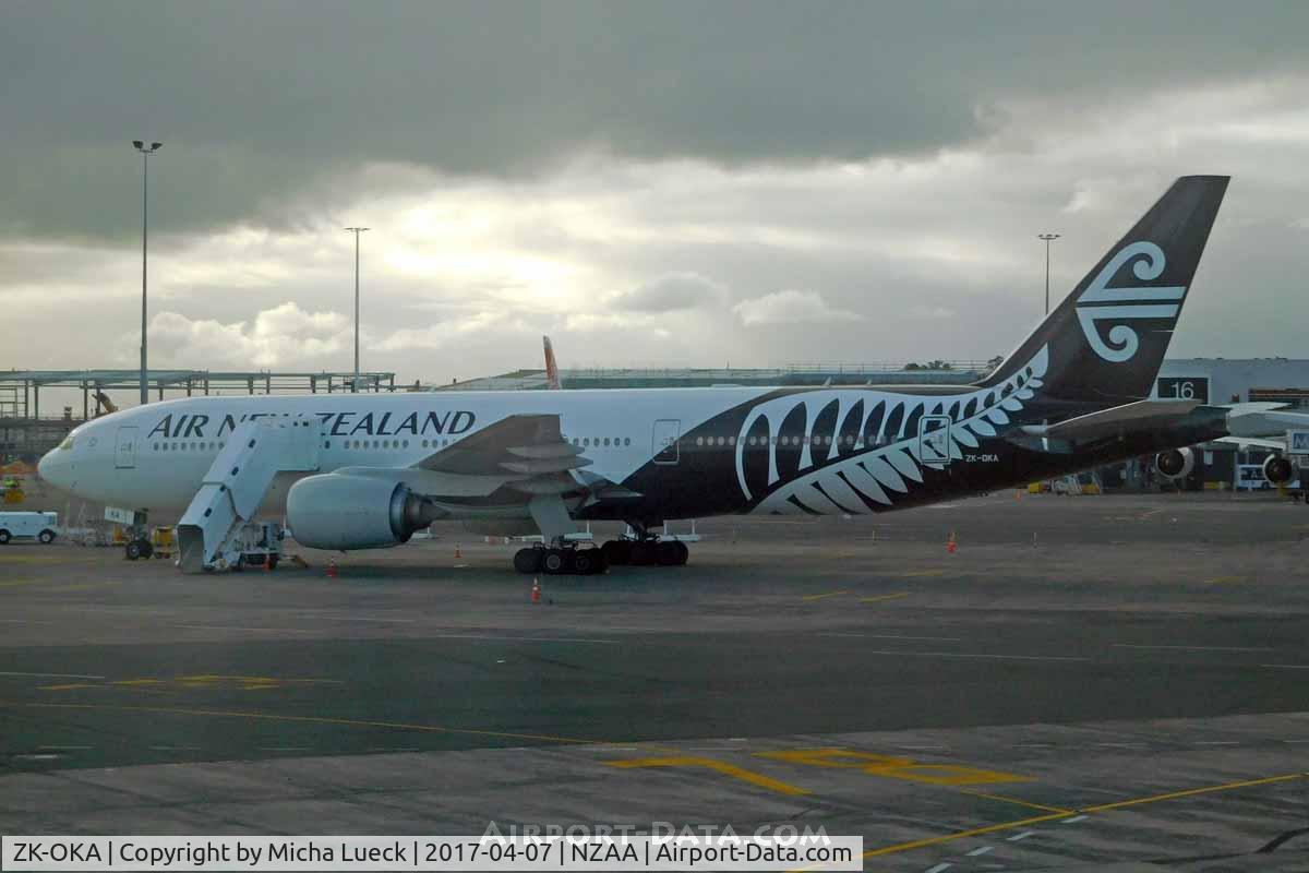 ZK-OKA, 2005 Boeing 777-219/ER C/N 29404, At Auckland