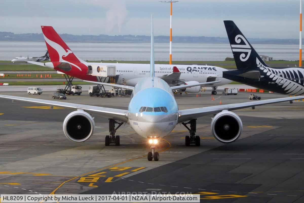 HL8209, 2010 Boeing 777-3B5/ER C/N 37646, At Auckland