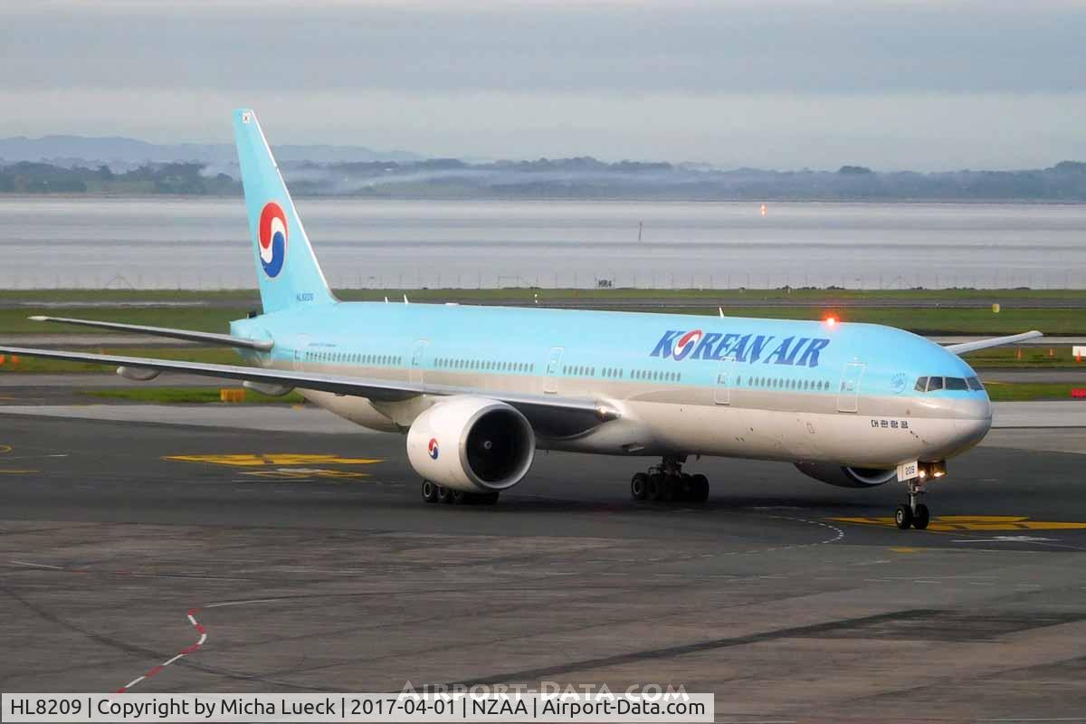 HL8209, 2010 Boeing 777-3B5/ER C/N 37646, At Auckland
