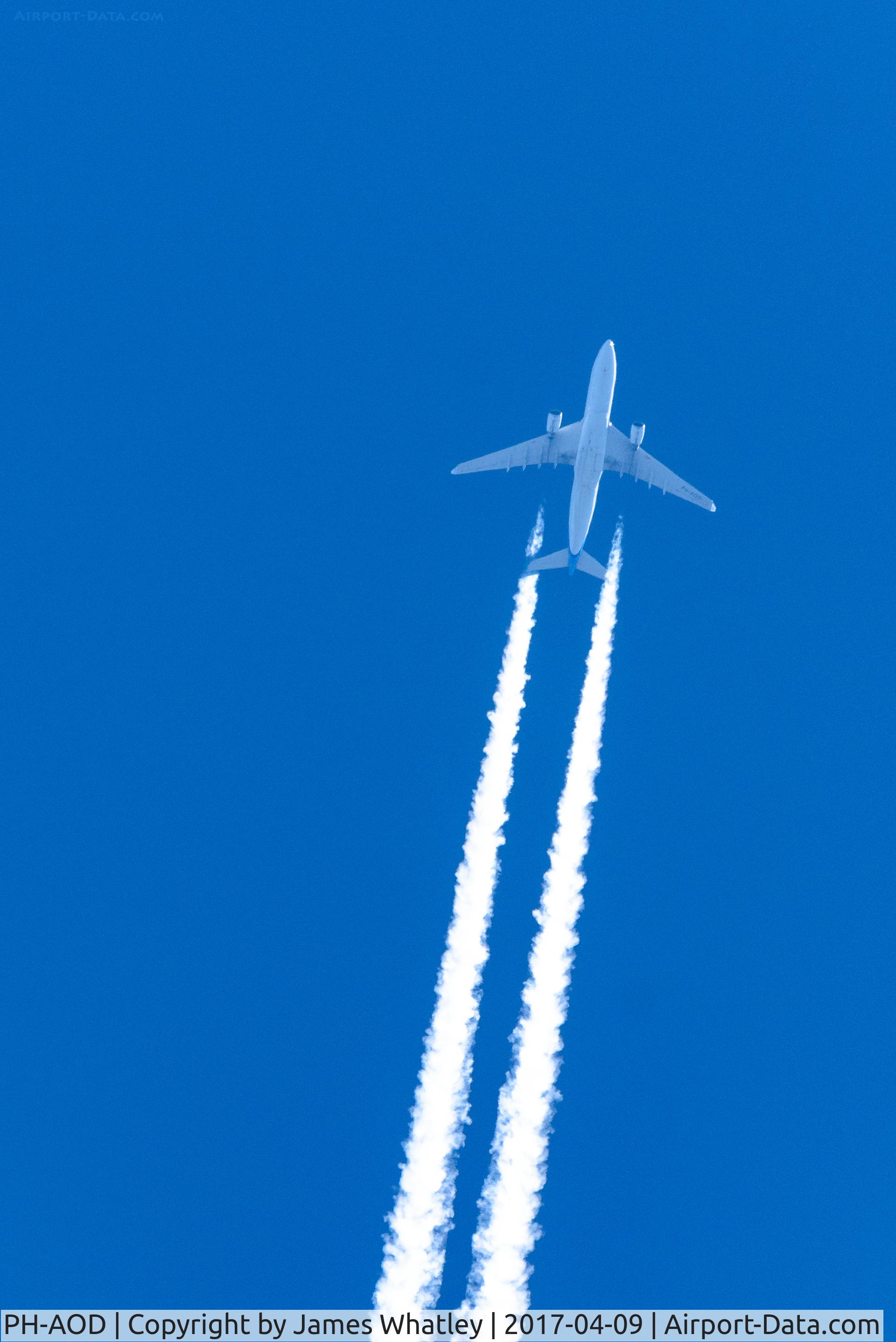 PH-AOD, 2006 Airbus A330-203 C/N 738, Up at 32,000ft and you can still read the registration number!
