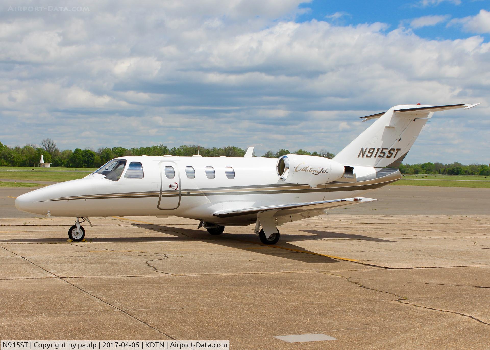 N915ST, 1999 Cessna 525 C/N 525-0301, At Downtown Shreveport.