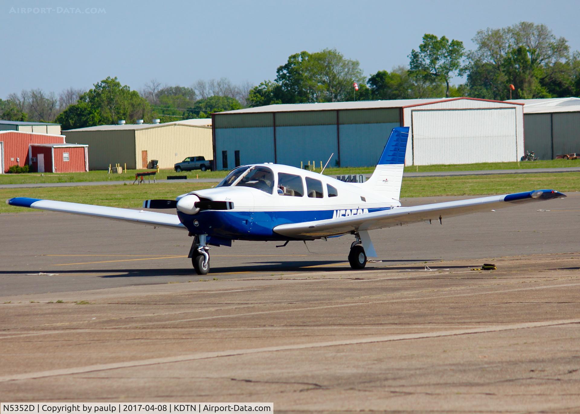 N5352D, 2002 Piper PA-28R-201 Cherokee Arrow III C/N 2844079, At Downtown Shreveport.
