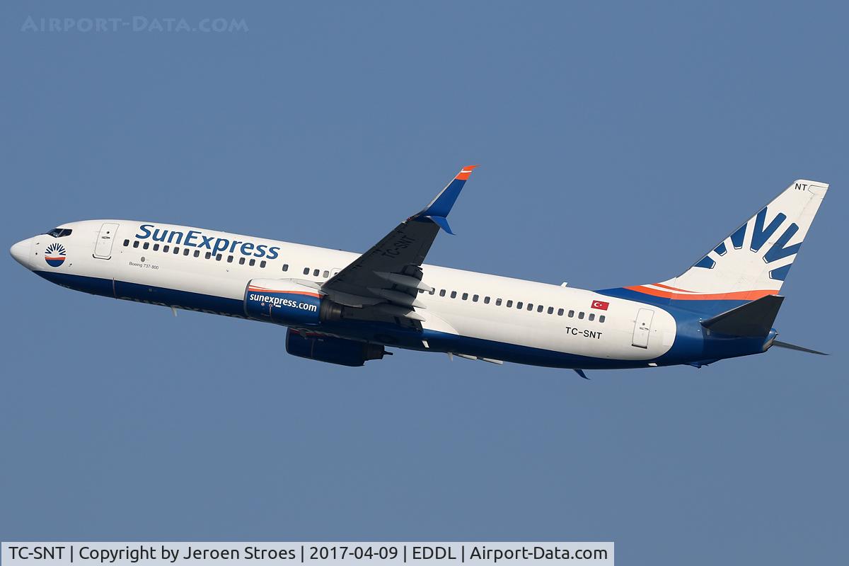 TC-SNT, 2010 Boeing 737-8HC C/N 40755, Dusseldorf Airport