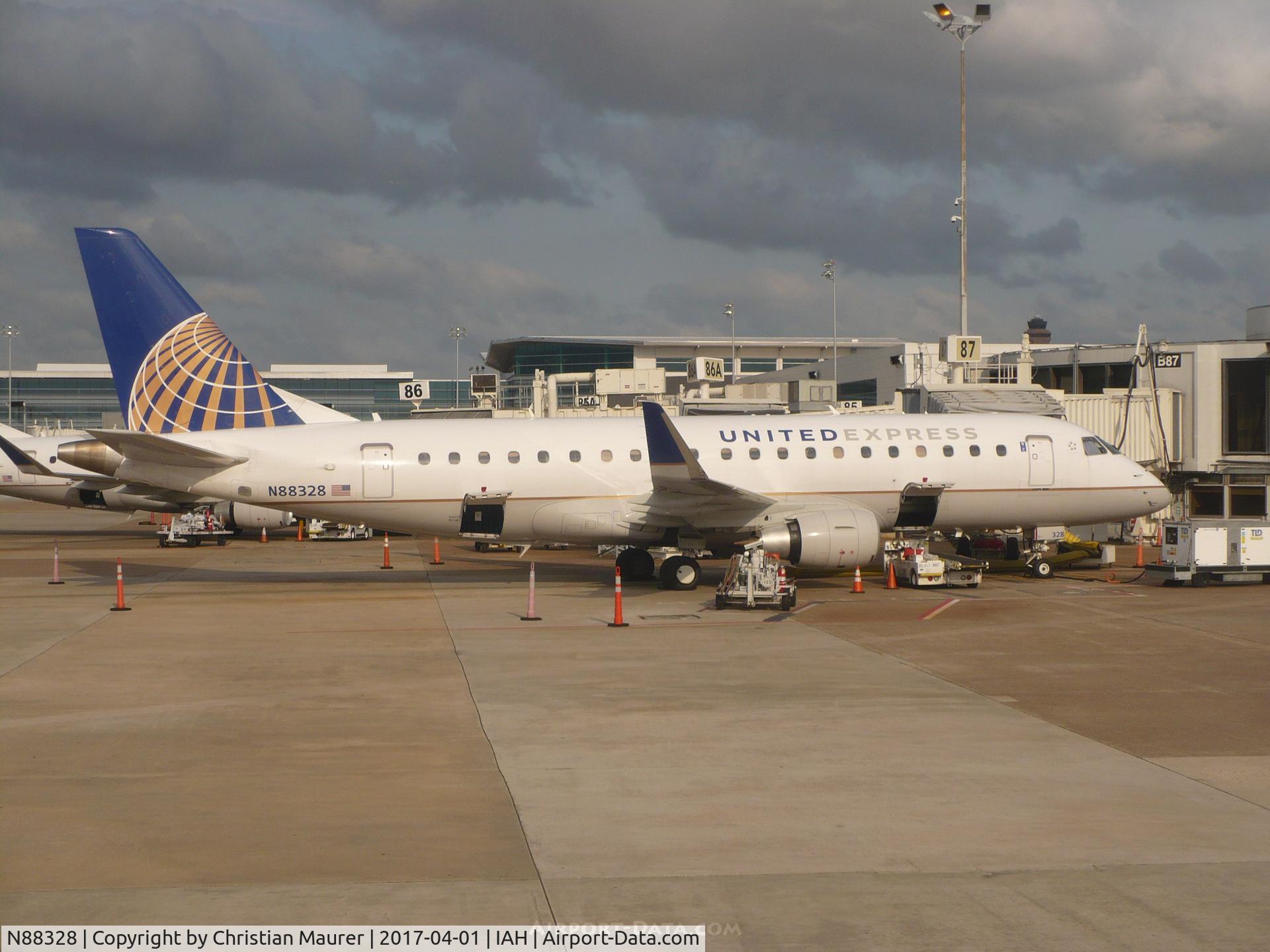 N88328, 2015 Embraer 175LR (ERJ-170-200LR) C/N 17000480, ERJ-175LR