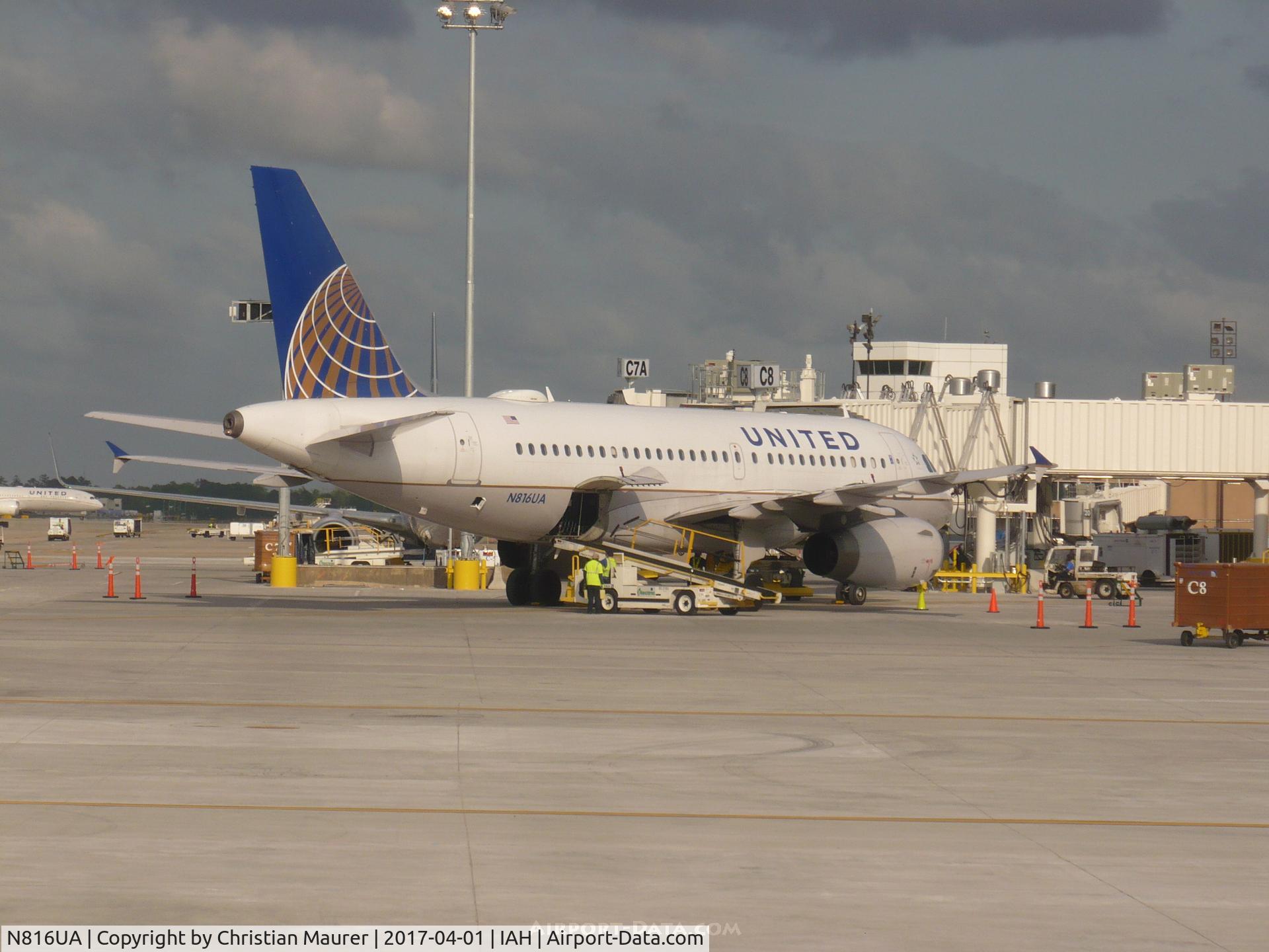 N816UA, 1998 Airbus A319-131 C/N 871, UA A319