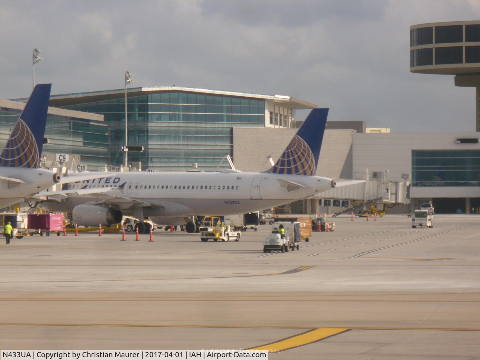 N433UA, 1996 Airbus A320-232 C/N 589, United A320