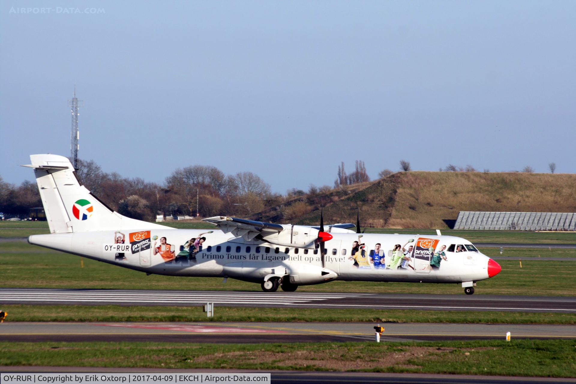 OY-RUR, 1989 ATR 72-201 C/N 145, OY-RUR taking off rw 22R