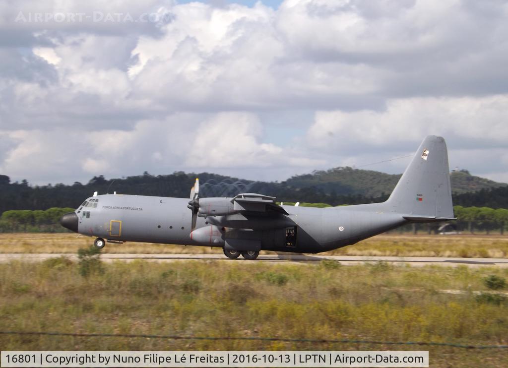 16801, 1977 Lockheed C-130H-30 Hercules C/N 382-4749, Taking-off.