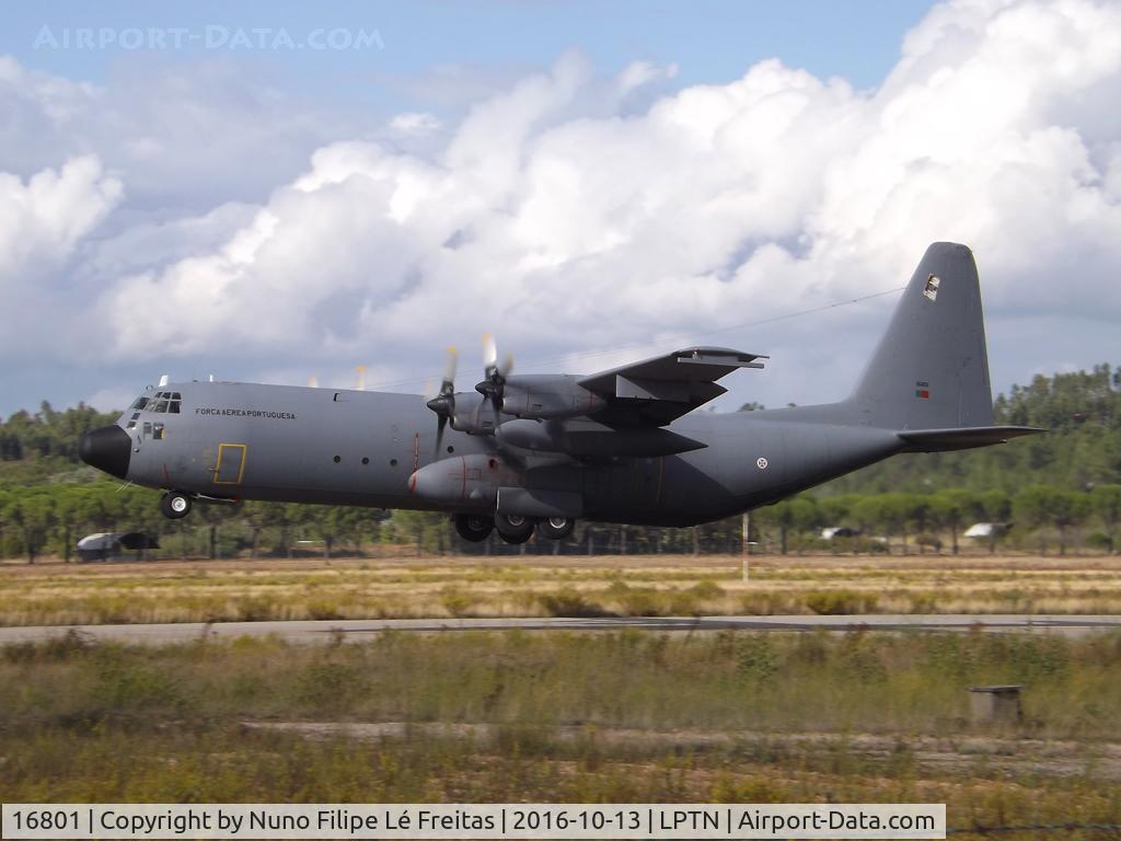 16801, 1977 Lockheed C-130H-30 Hercules C/N 382-4749, Taking-off.