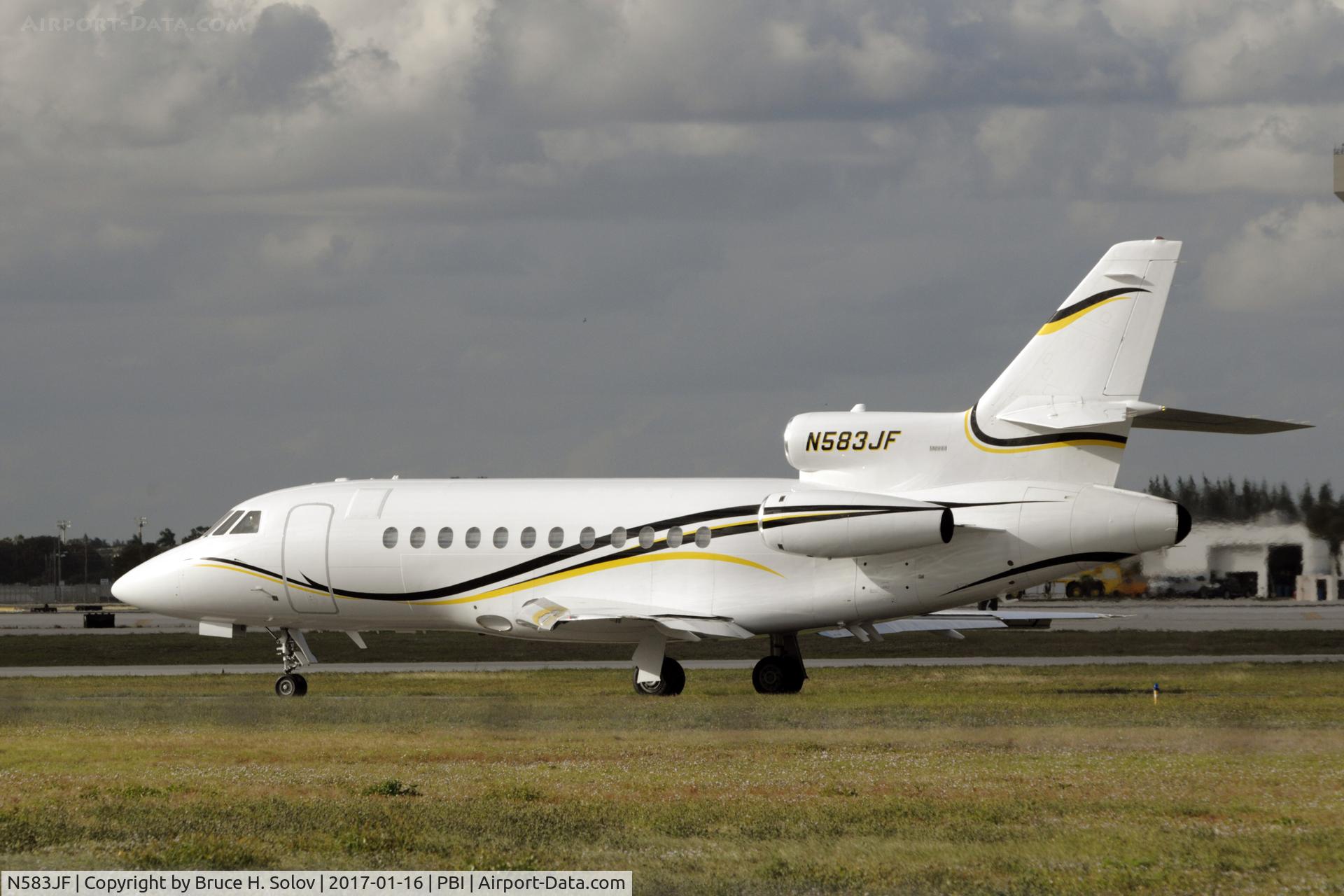 N583JF, Dassault-Breguet Mystere Falcon 900 C/N 63, taxiing