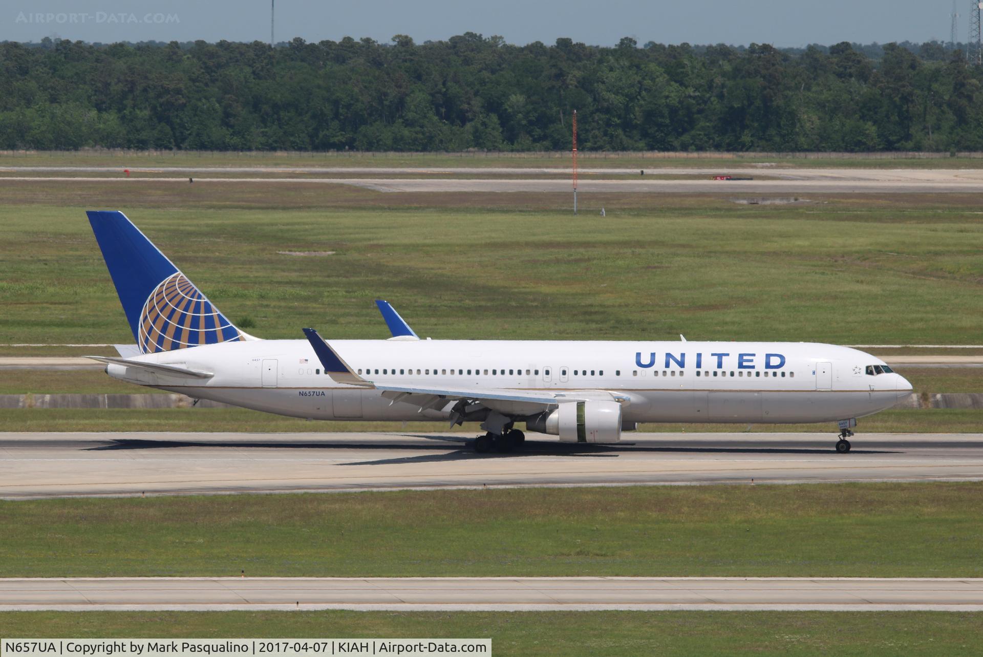 N657UA, 1993 Boeing 767-322 C/N 27112, Boeing 767-300