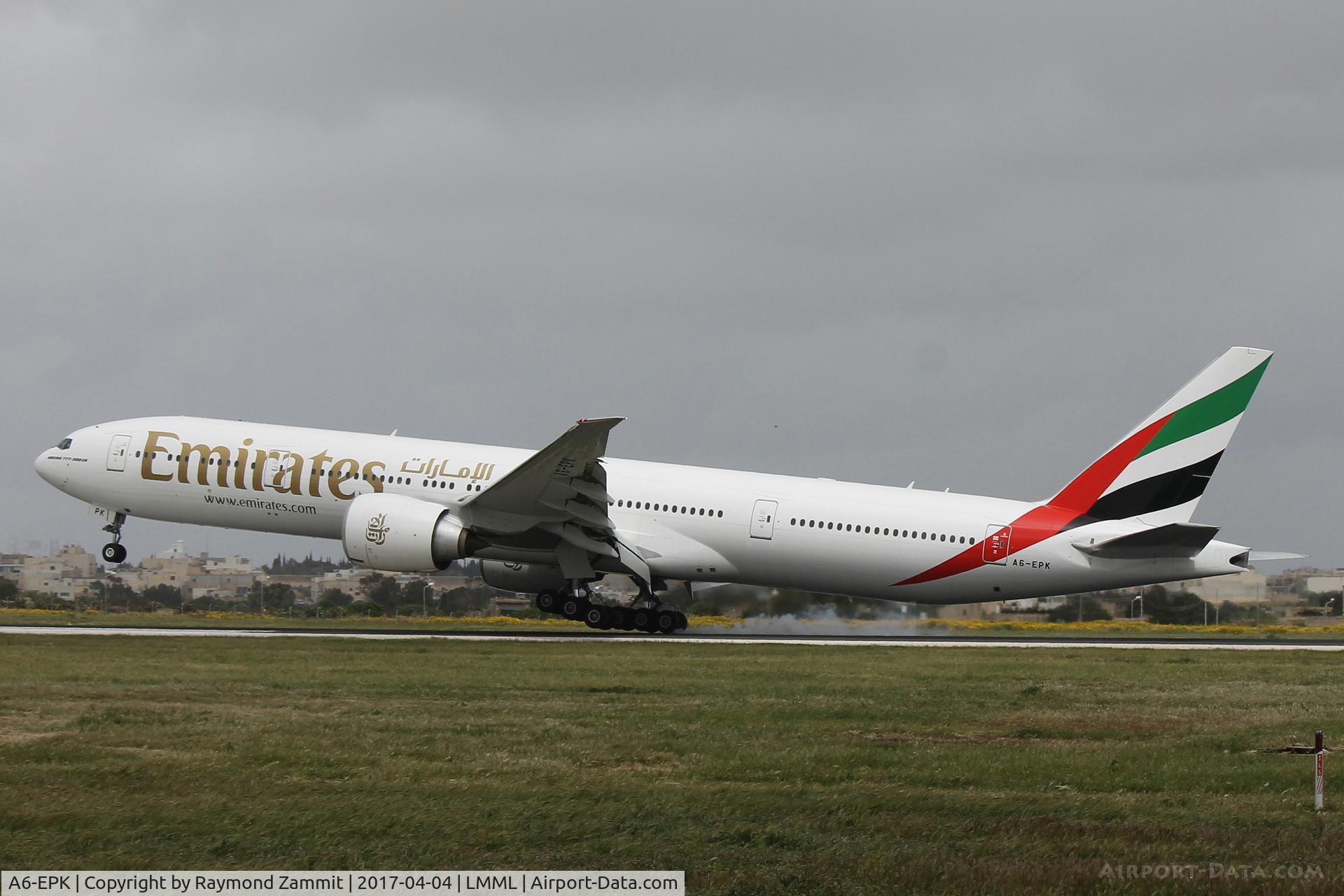 A6-EPK, 2016 Boeing 777-31H/ER C/N 42330/1379, B777 A6-EPK Emirates Airlines