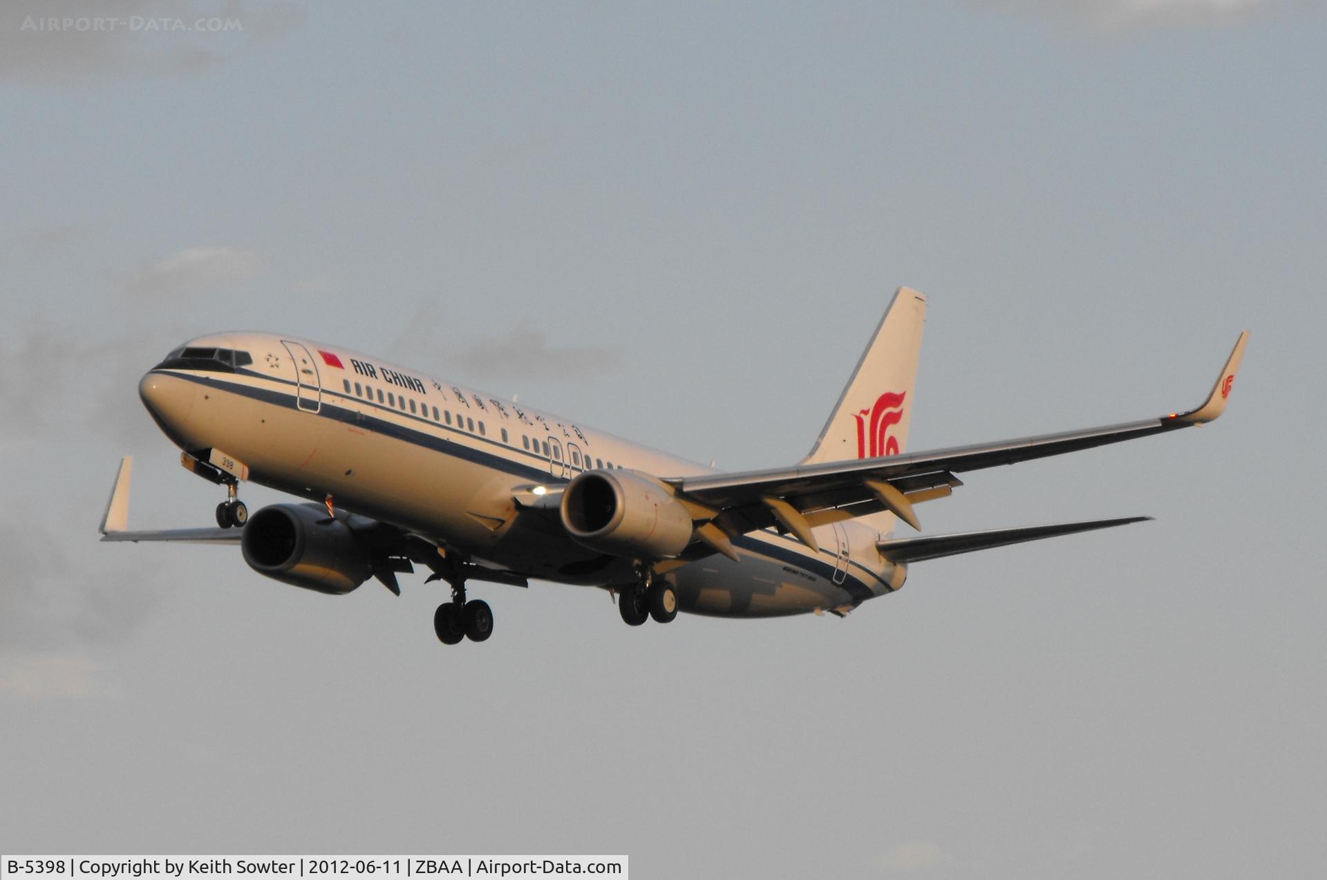 B-5398, 2008 Boeing 737-89L C/N 36490, On short finals