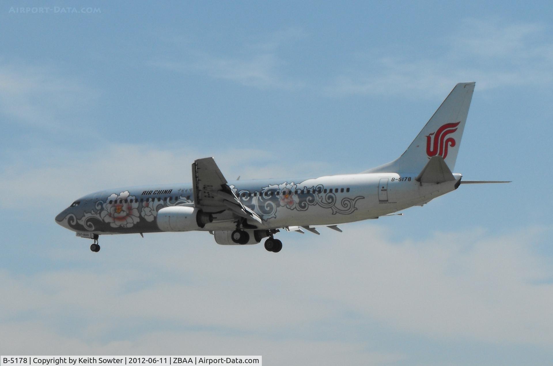 B-5178, 2006 Boeing 737-86N C/N 32682, On short finals