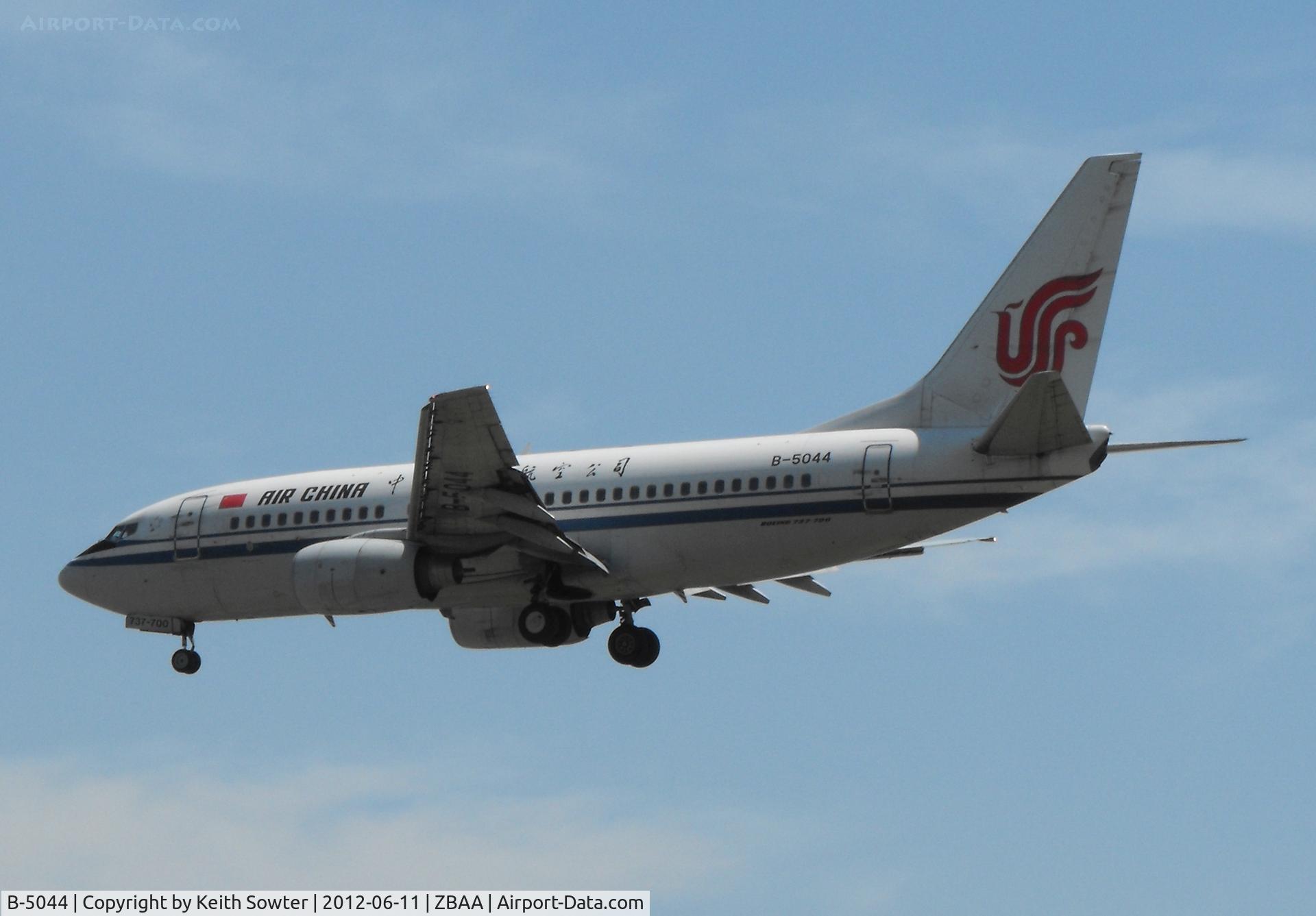 B-5044, 2003 Boeing 737-79L C/N 33409, On short finals