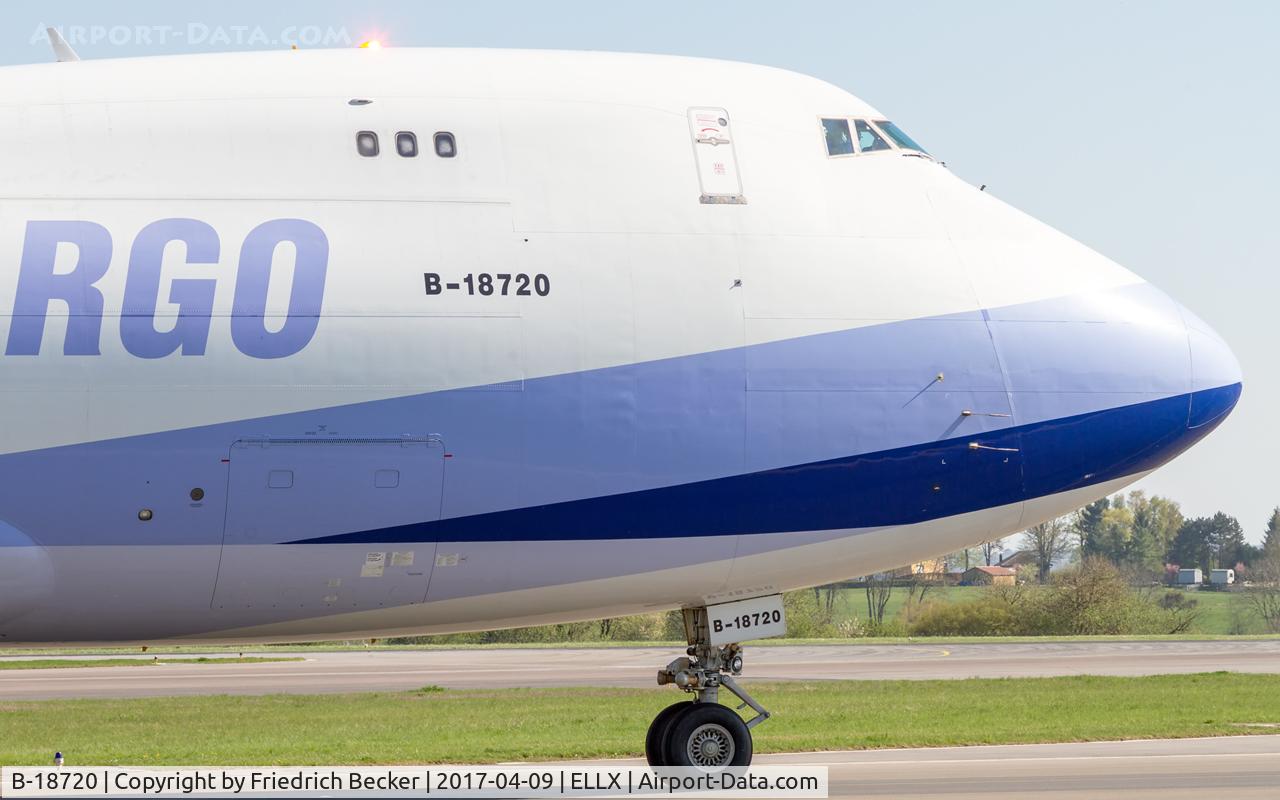 B-18720, 2005 Boeing 747-409F/SCD C/N 33733, taxying to the active
