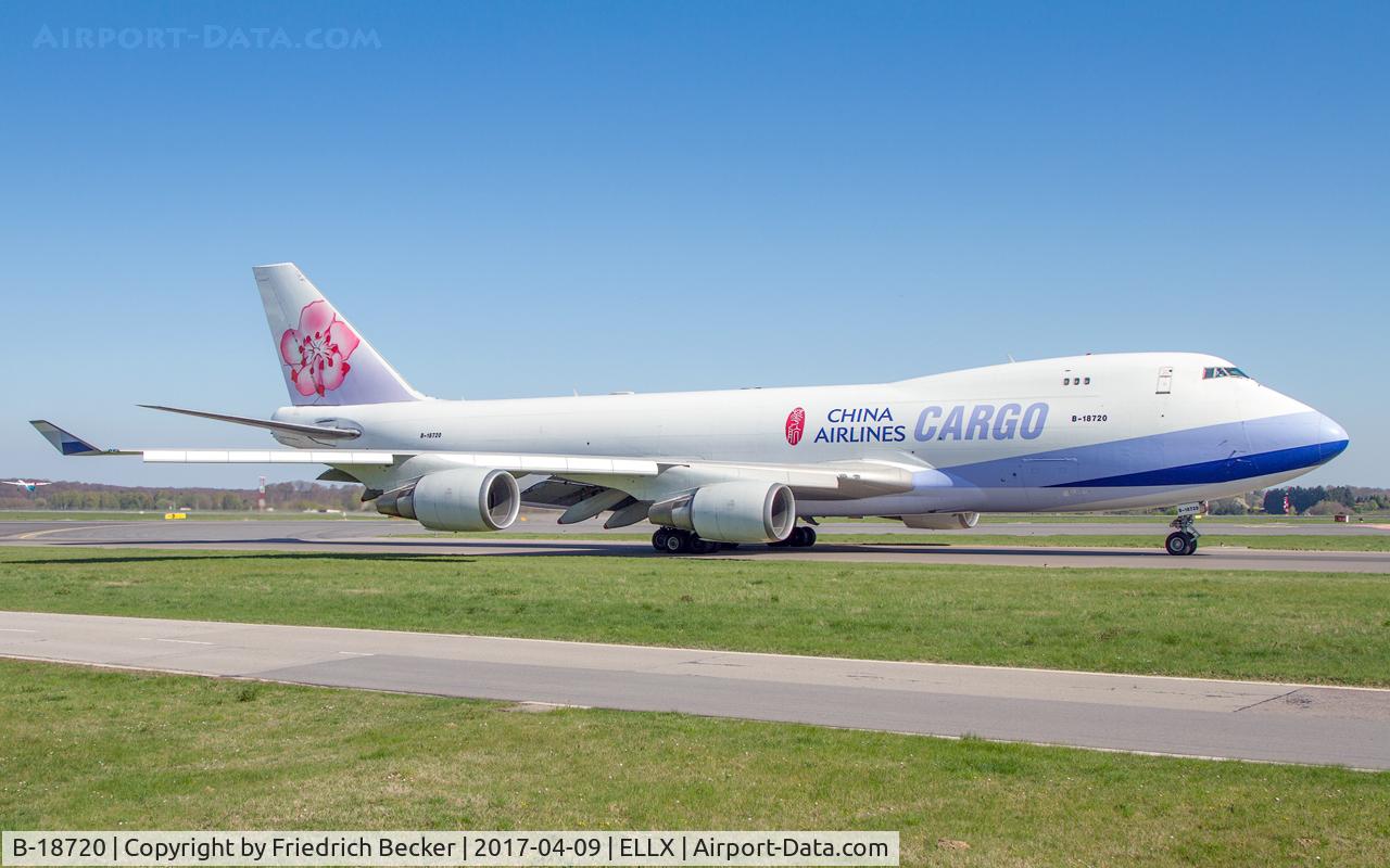 B-18720, 2005 Boeing 747-409F/SCD C/N 33733, taxying to the active