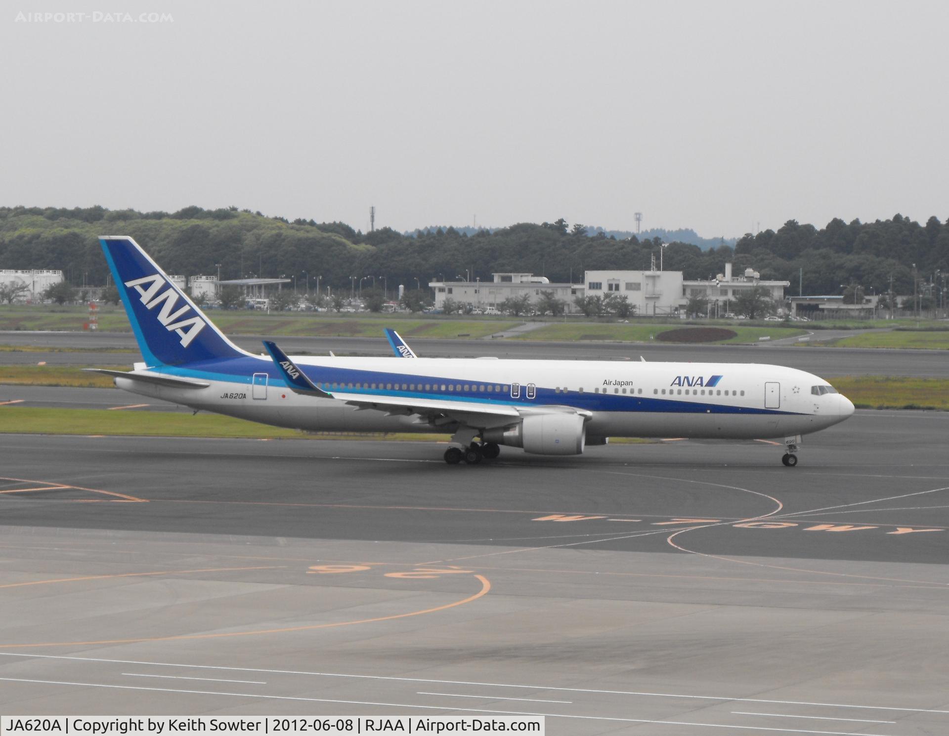 JA620A, 2010 Boeing 767-381/ER C/N 40565, Taxying for departure