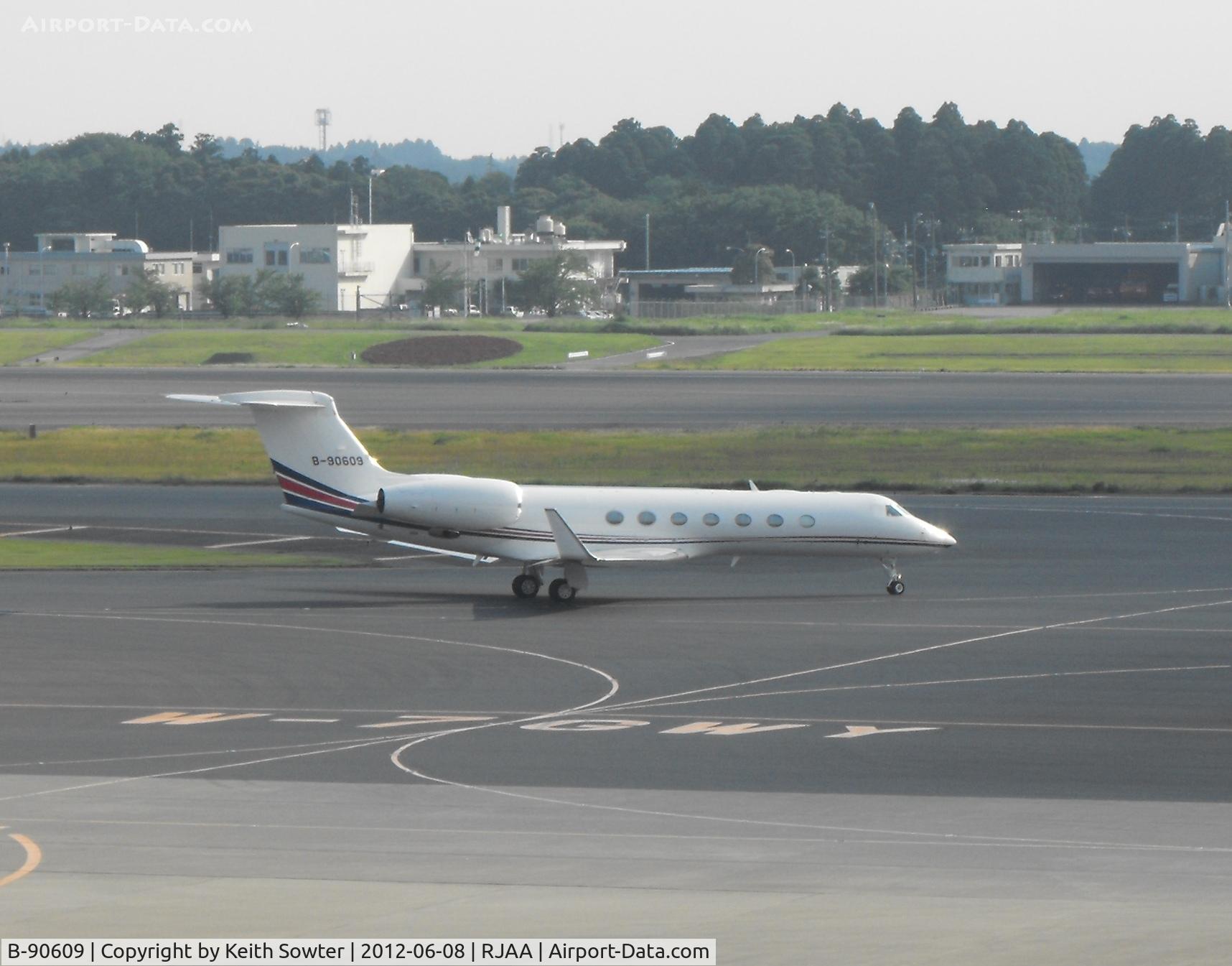 B-90609, 2010 Gulfstream Aerospace GV-SP (G550) C/N 5300, Taxying for departure