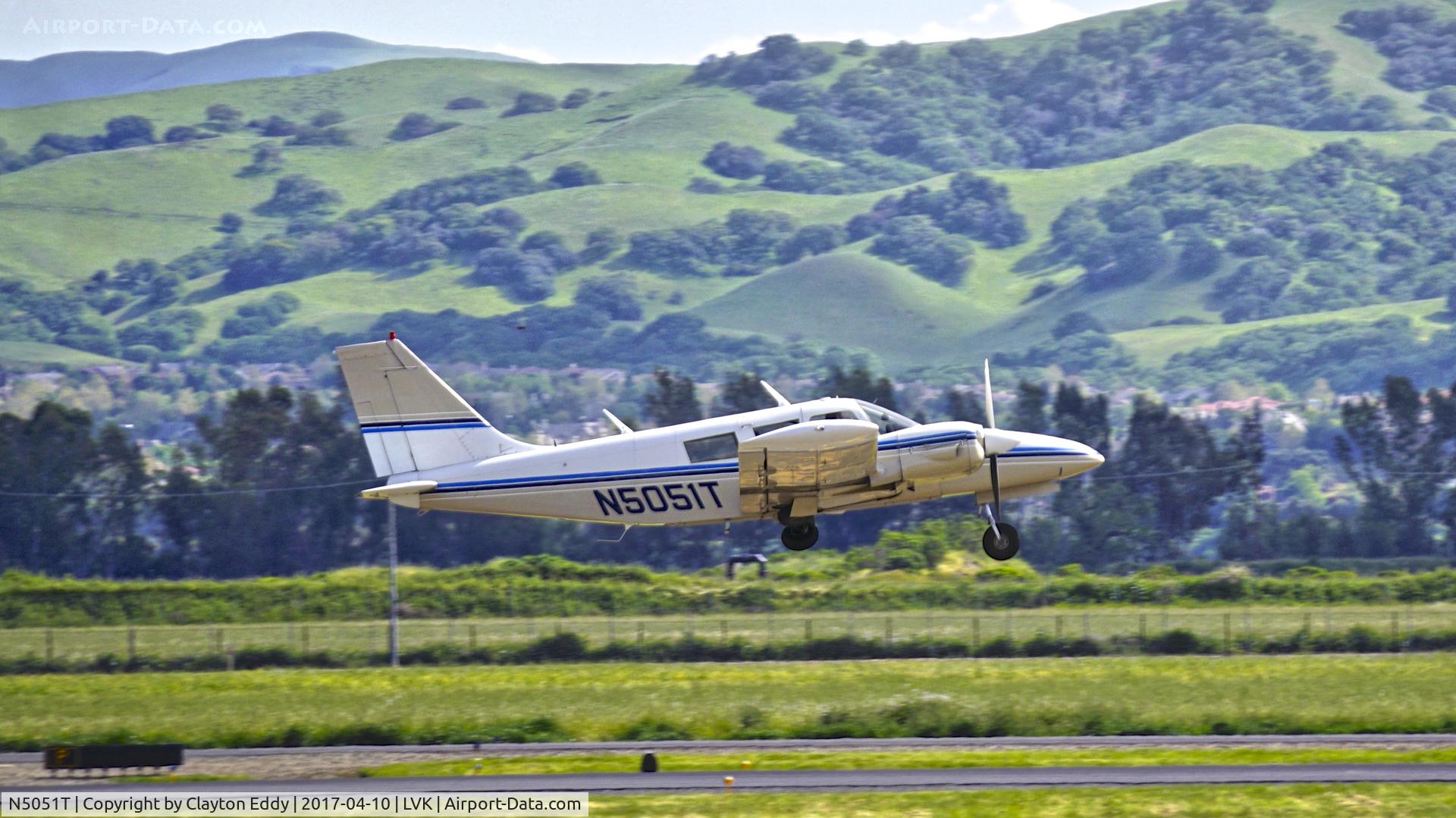 N5051T, 1972 Piper PA-34-200 Seneca C/N 34-7250237, Livermore Airport California 2017