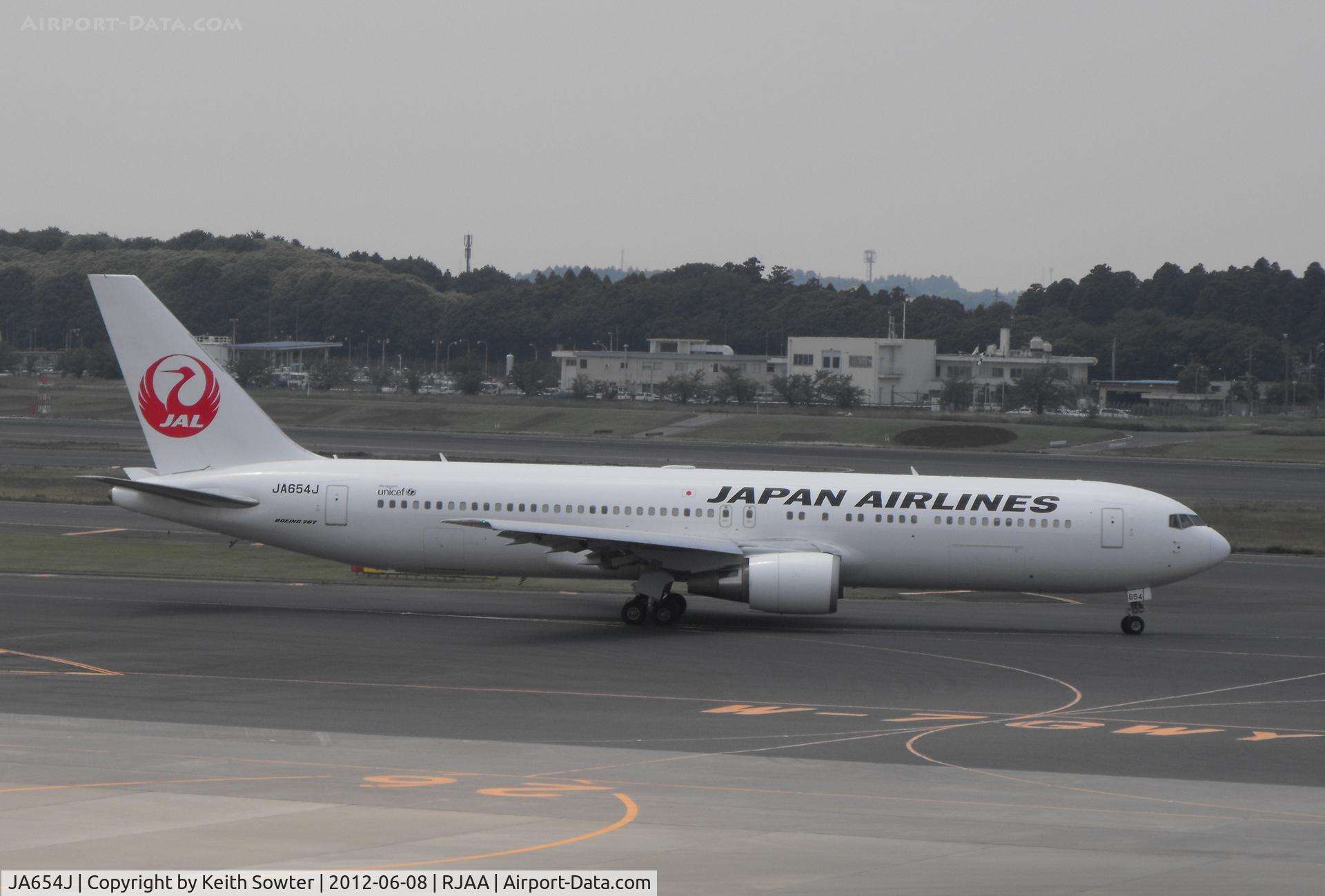 JA654J, 2010 Boeing 767-346/ER C/N 40366, Taxying for departure