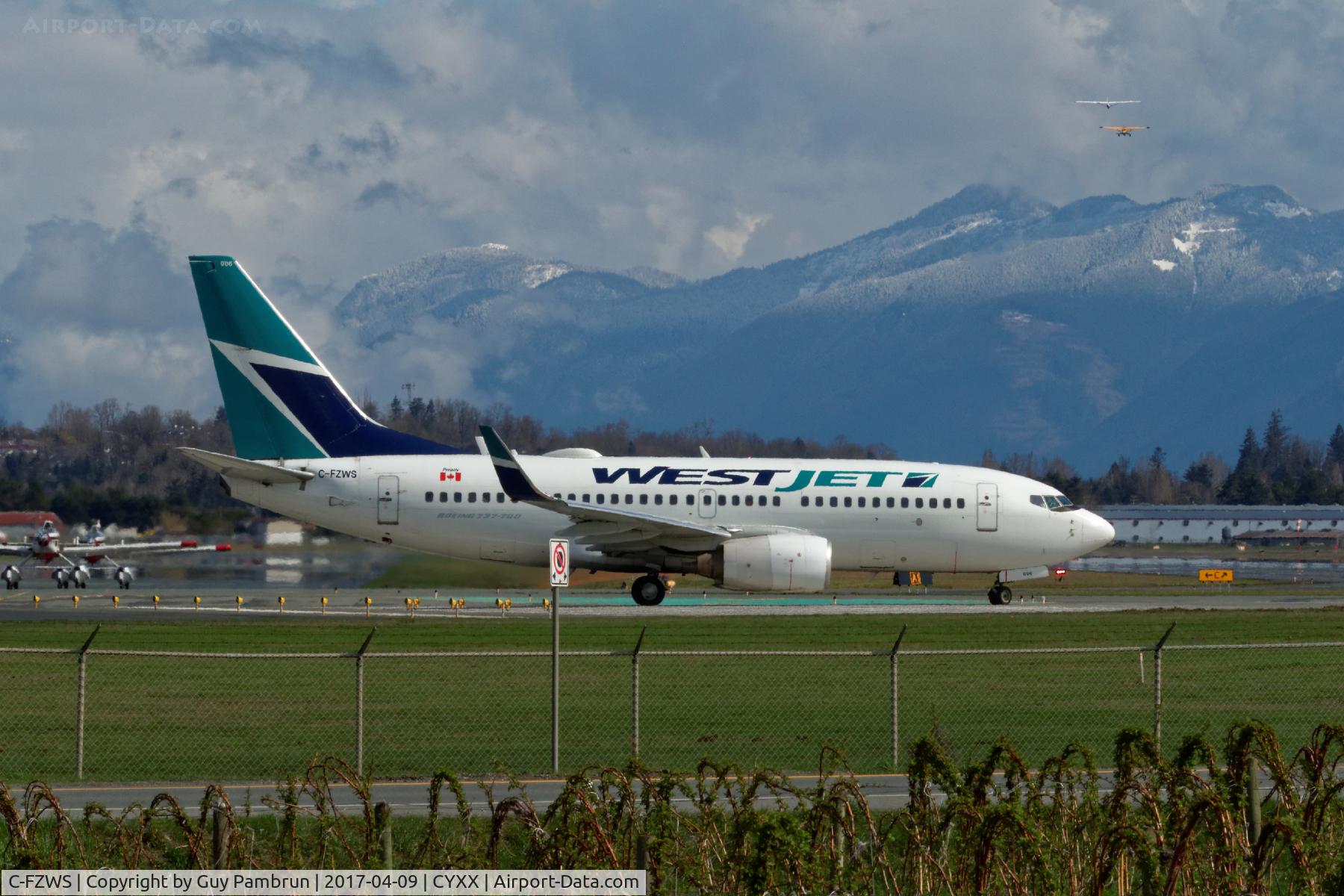 C-FZWS, 2001 Boeing 737-76N C/N 32731, Ready to depart