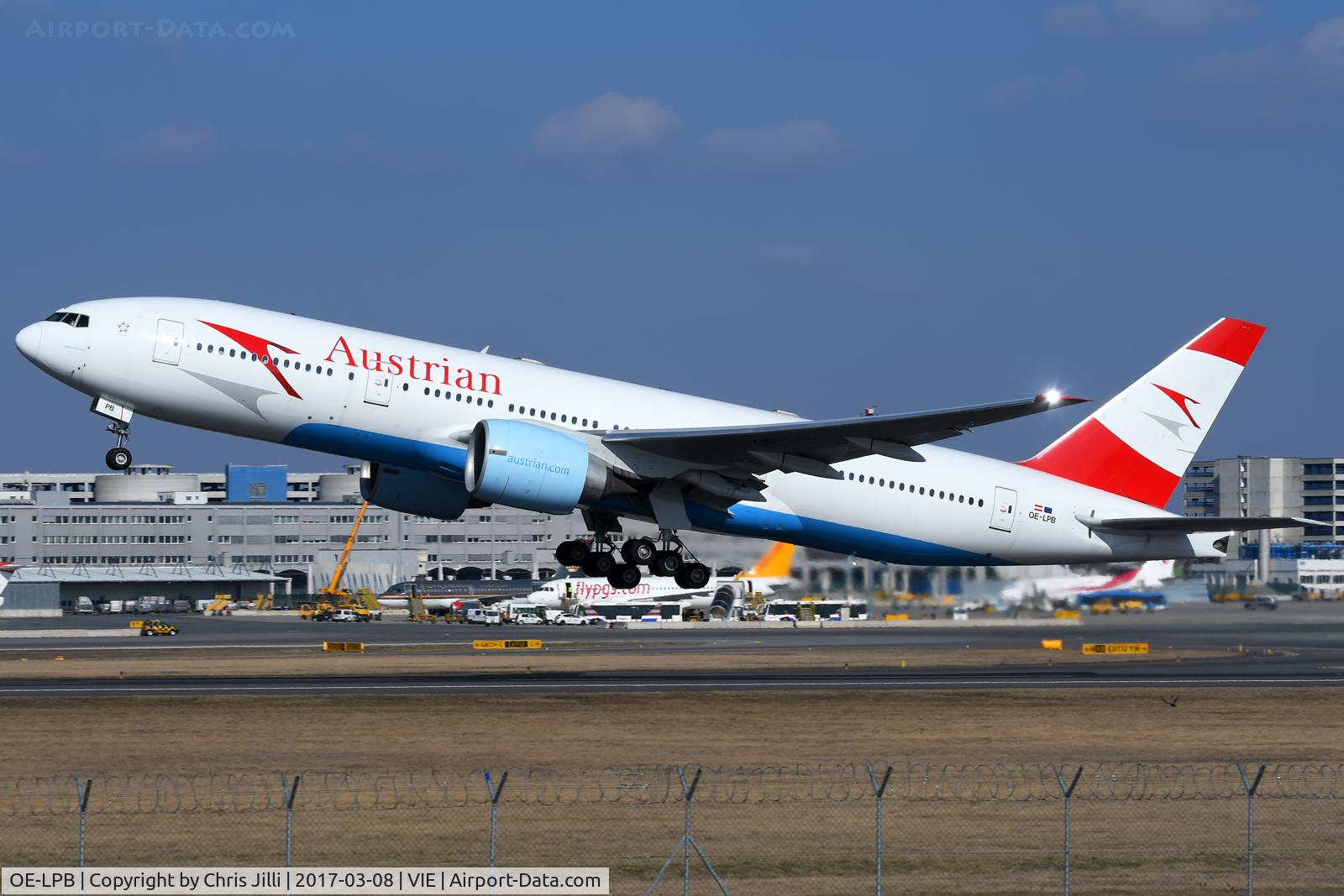 OE-LPB, 1998 Boeing 777-2Z9/ER C/N 28699, Austrian Airlines