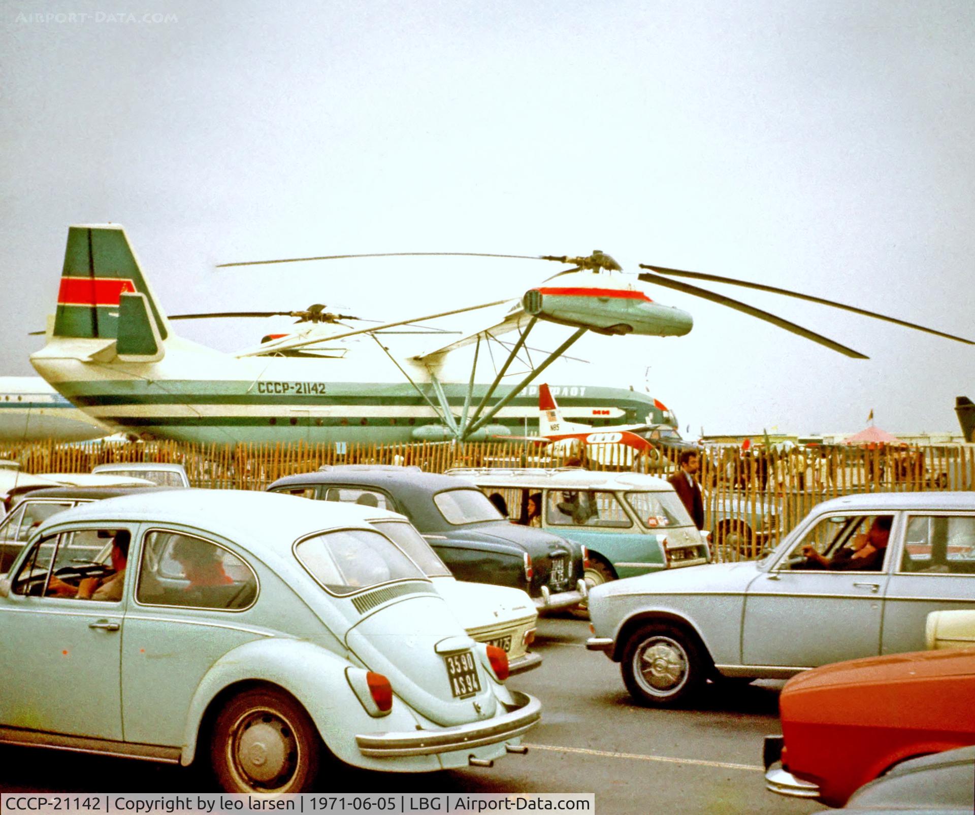 CCCP-21142, 1967 Mil V-12 C/N Prototype #1, Paris Air Show LBG 5.6.1971
