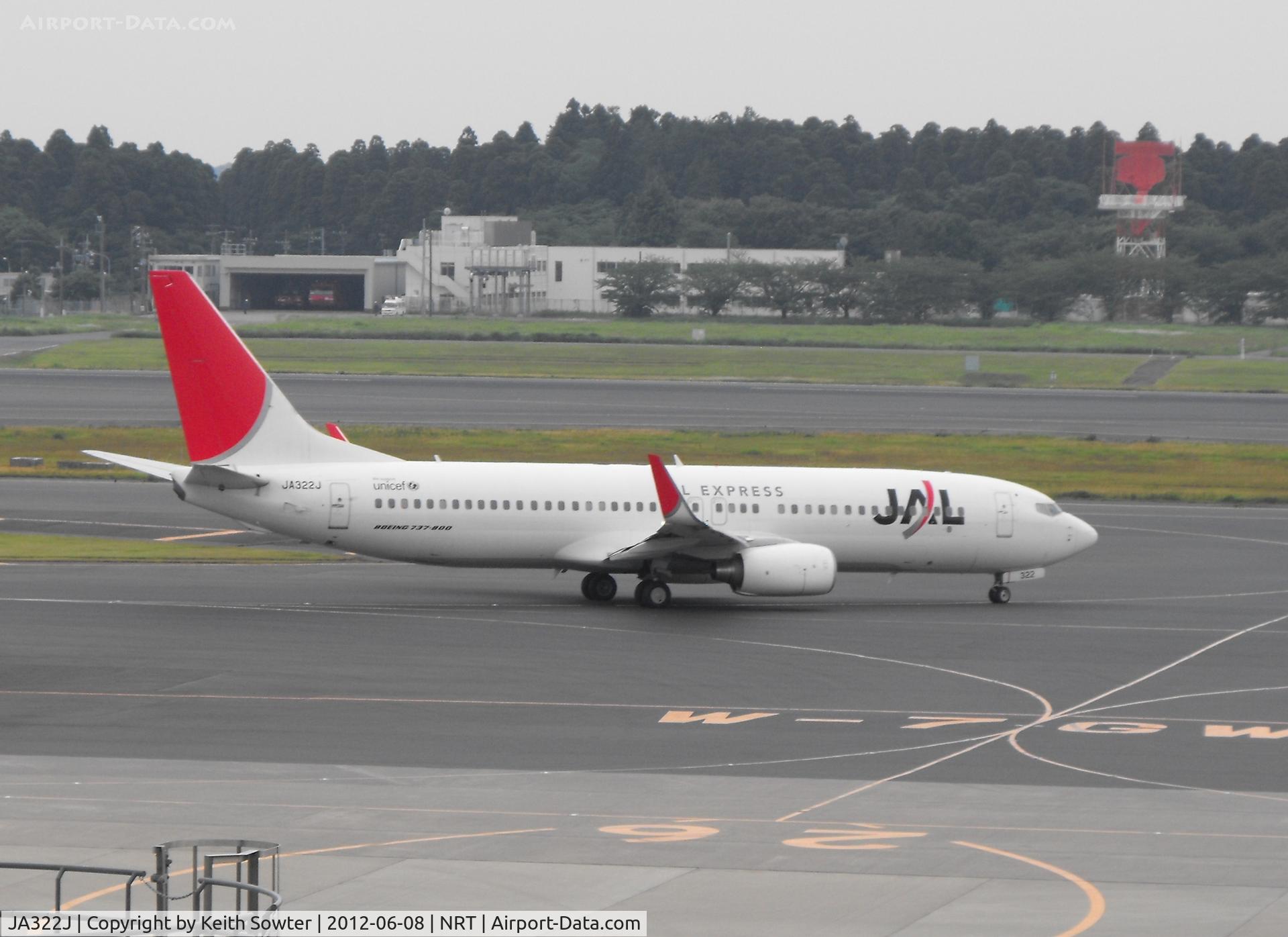 JA322J, 2009 Boeing 737-846 C/N 35351, Taxying for departure