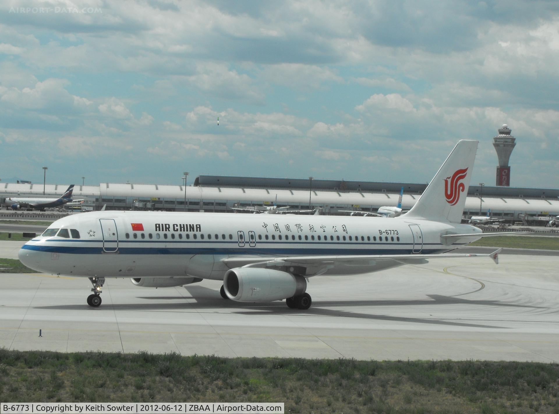B-6773, 2011 Airbus A320-232 C/N 4775, Taxying in