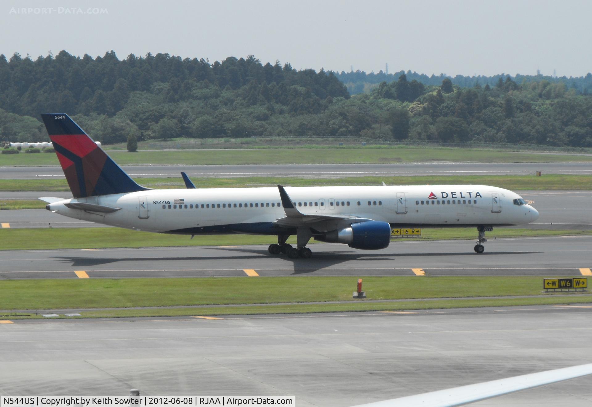 N544US, 1996 Boeing 757-251 C/N 26491, Taxying for departure