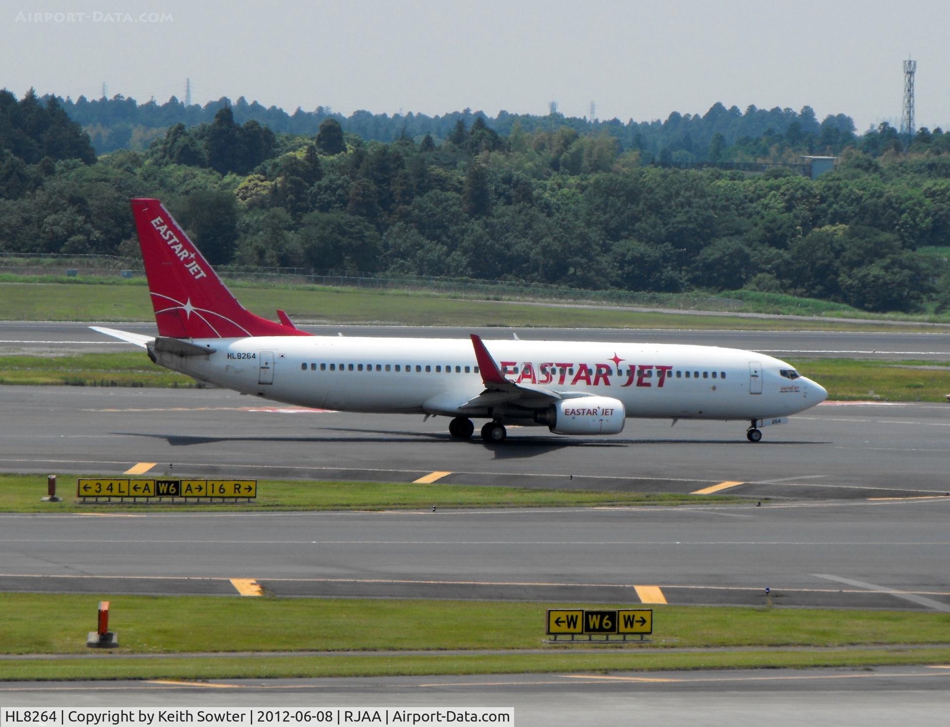 HL8264, 1998 Boeing 737-86J C/N 28068, Taxying for departure