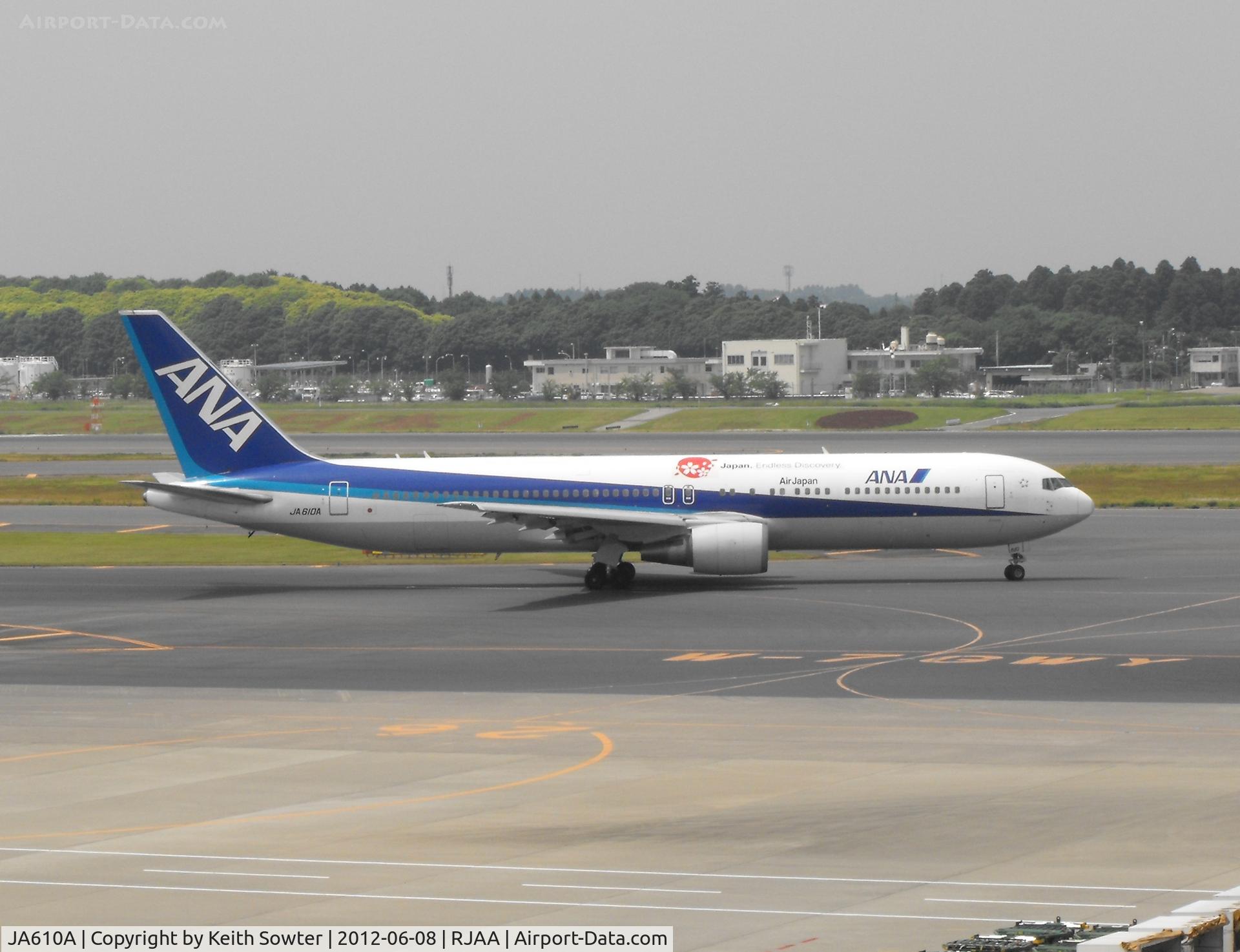 JA610A, 2002 Boeing 767-381/ER C/N 32979, Taxying for departure