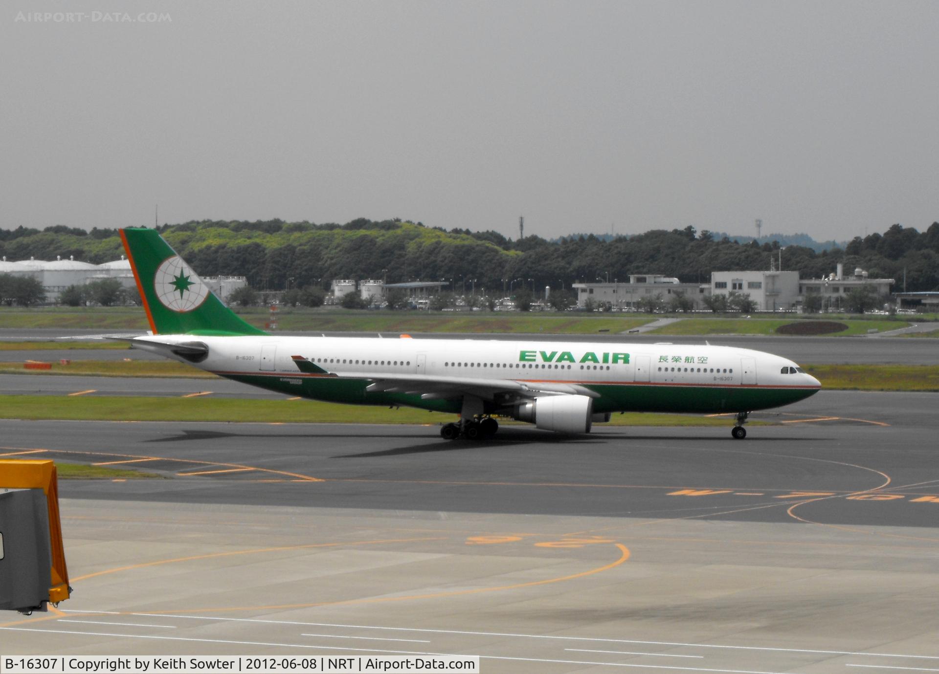 B-16307, 2004 Airbus A330-203 C/N 634, Taxying for departure