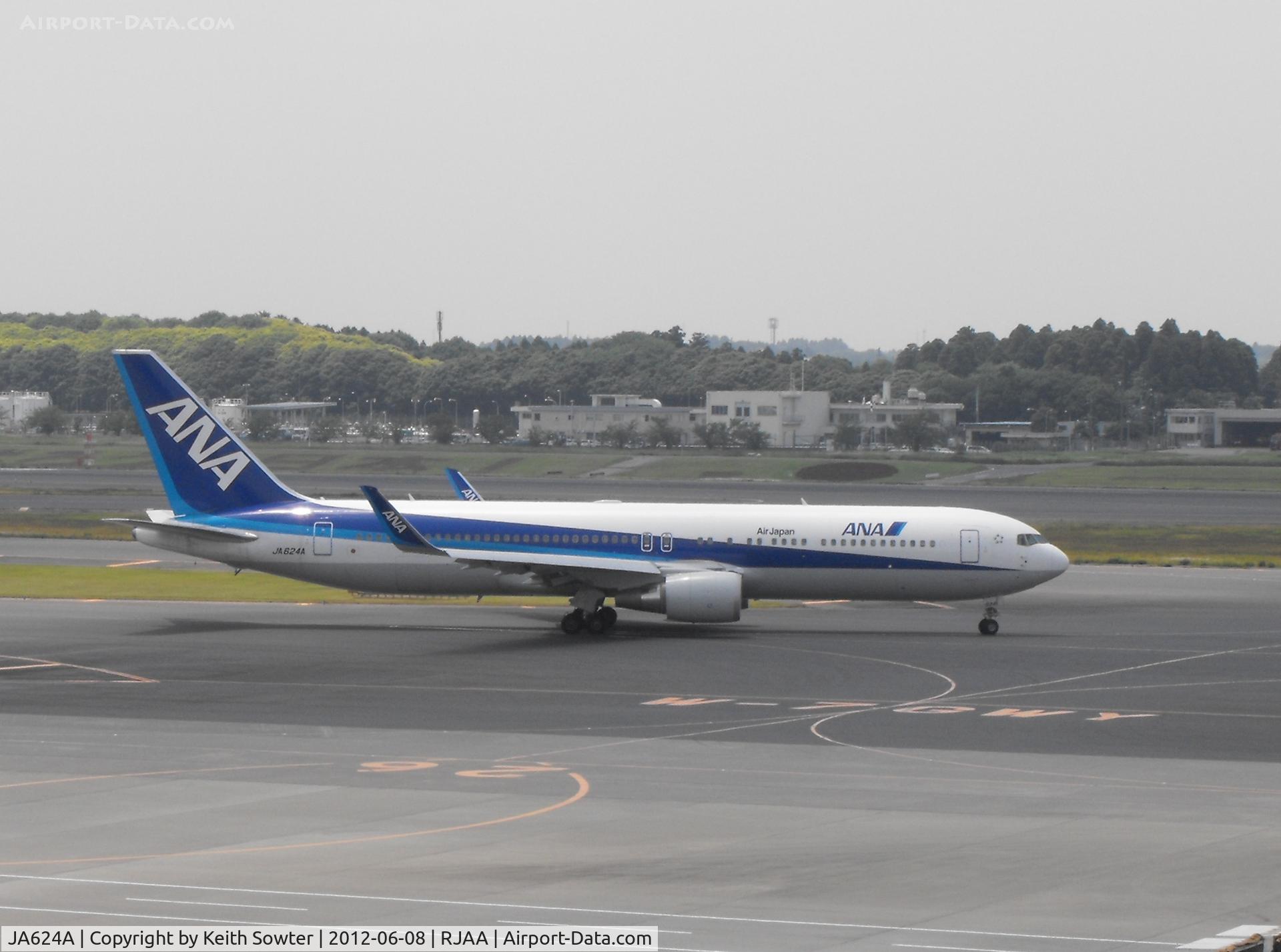 JA624A, 2011 Boeing 767-381/ER C/N 40895, Taxying for departure