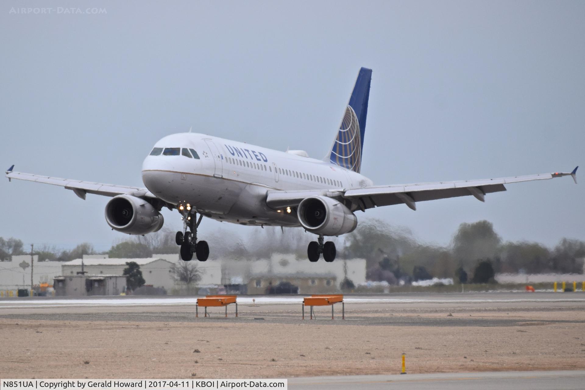N851UA, 2002 Airbus A319-131 C/N 1664, Landing RWY 10L.