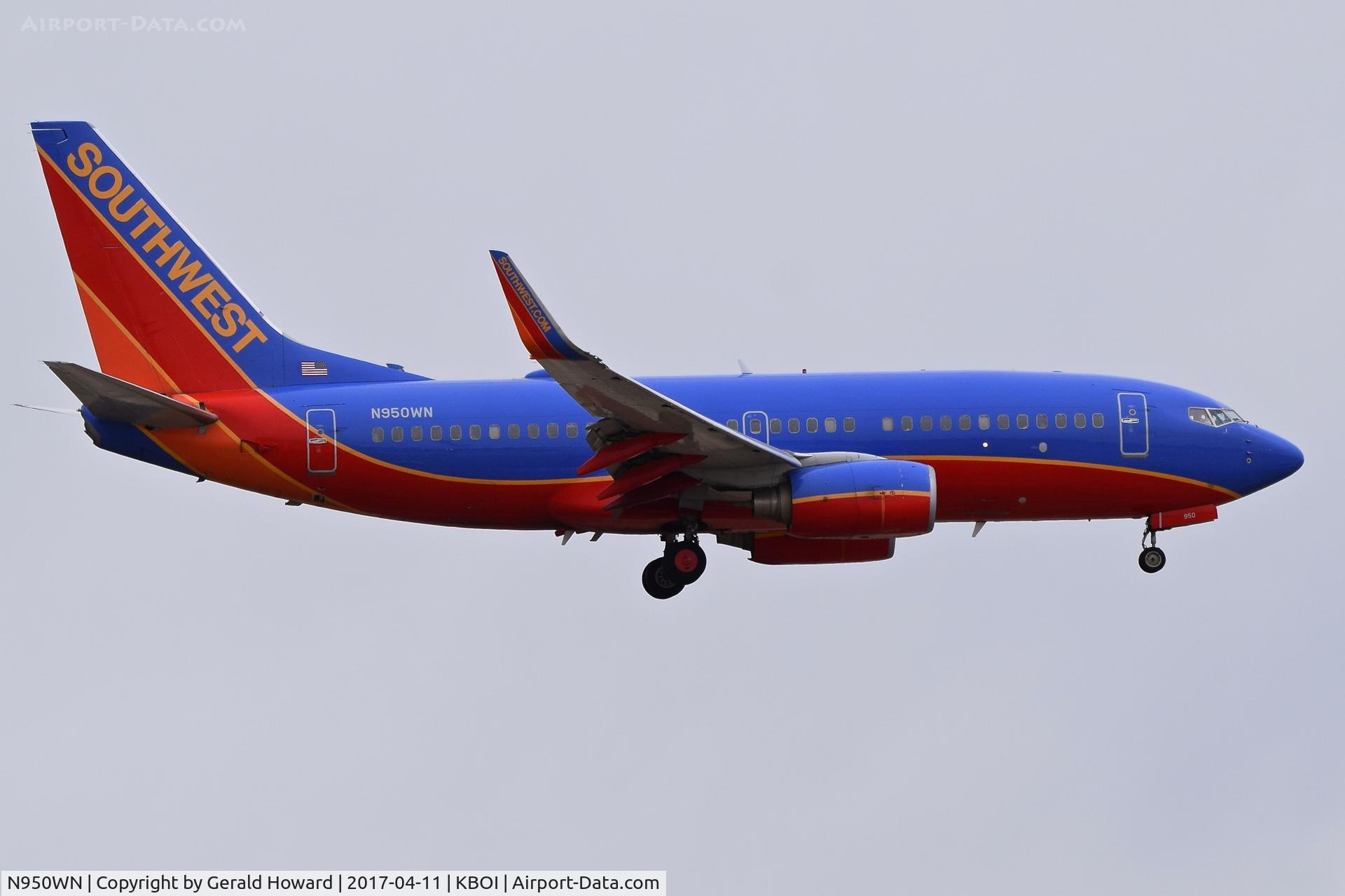 N950WN, 2010 Boeing 737-7H4 C/N 36664, Landing RWY 10L.