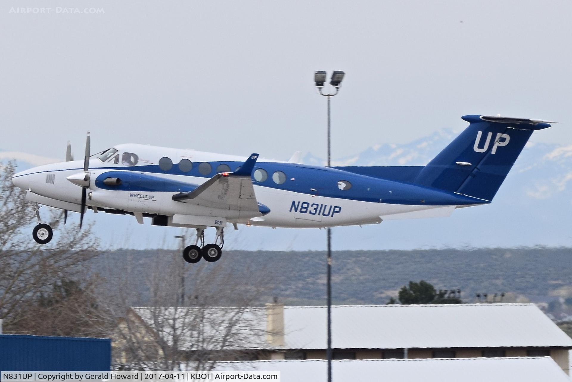 N831UP, 2014 Beechcraft 350 King Air C/N FL-943, Departing RWY 10R.