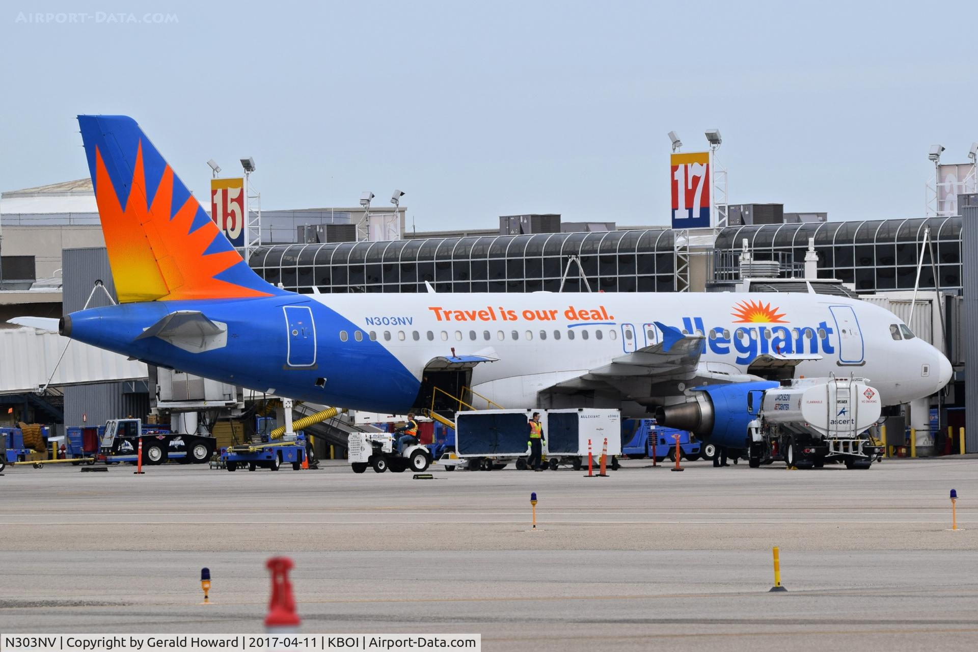 N303NV, 2004 Airbus A319-111 C/N 2271, Parked at the gate.