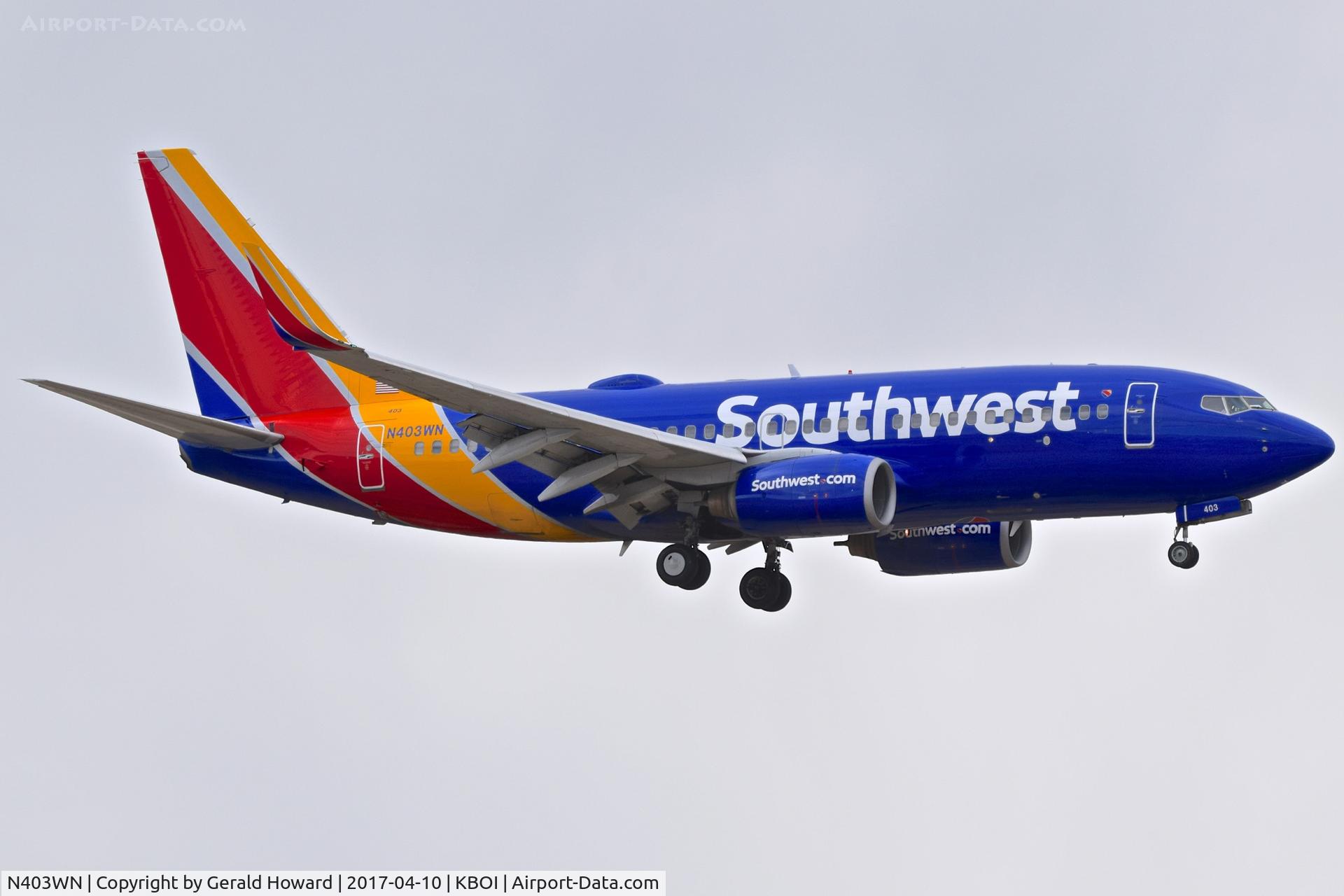 N403WN, 2001 Boeing 737-7H4 C/N 29815, Landing RWY 28L.