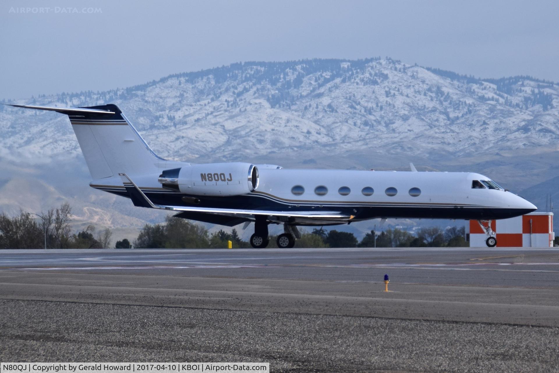 N80QJ, 1998 Gulfstream Aerospace G-IV C/N 1333, Turning onto RWY 10R.