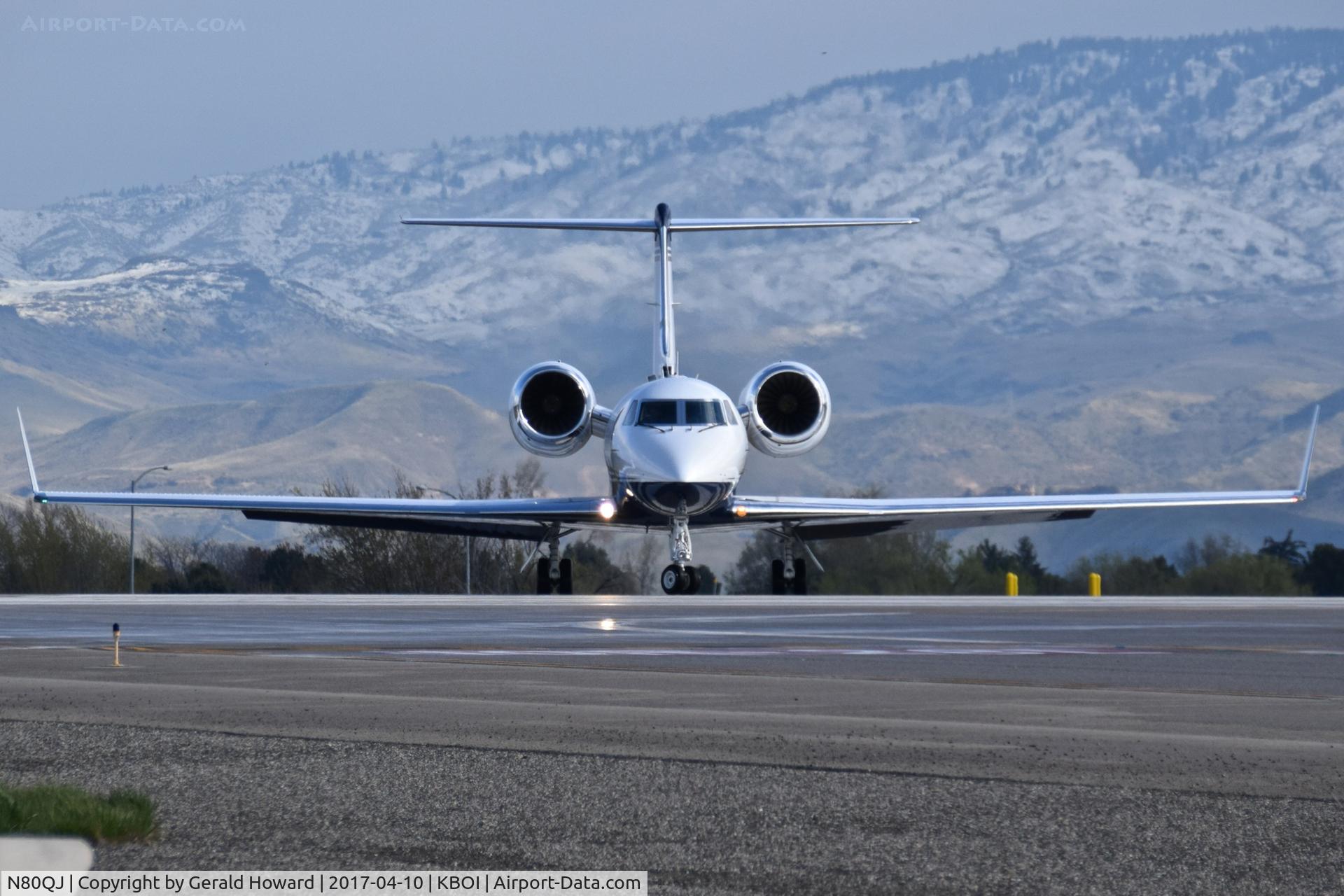 N80QJ, 1998 Gulfstream Aerospace G-IV C/N 1333, Waiting on Juliet for clearence.