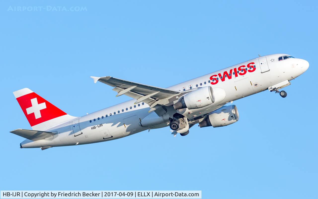 HB-IJR, 1997 Airbus A320-214 C/N 0703, departure via RW24