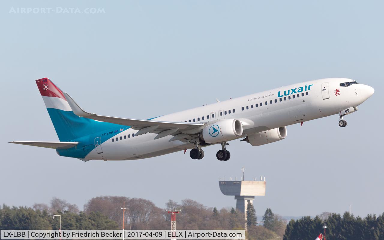 LX-LBB, 2015 Boeing 737-86J C/N 36875, departure via RW24