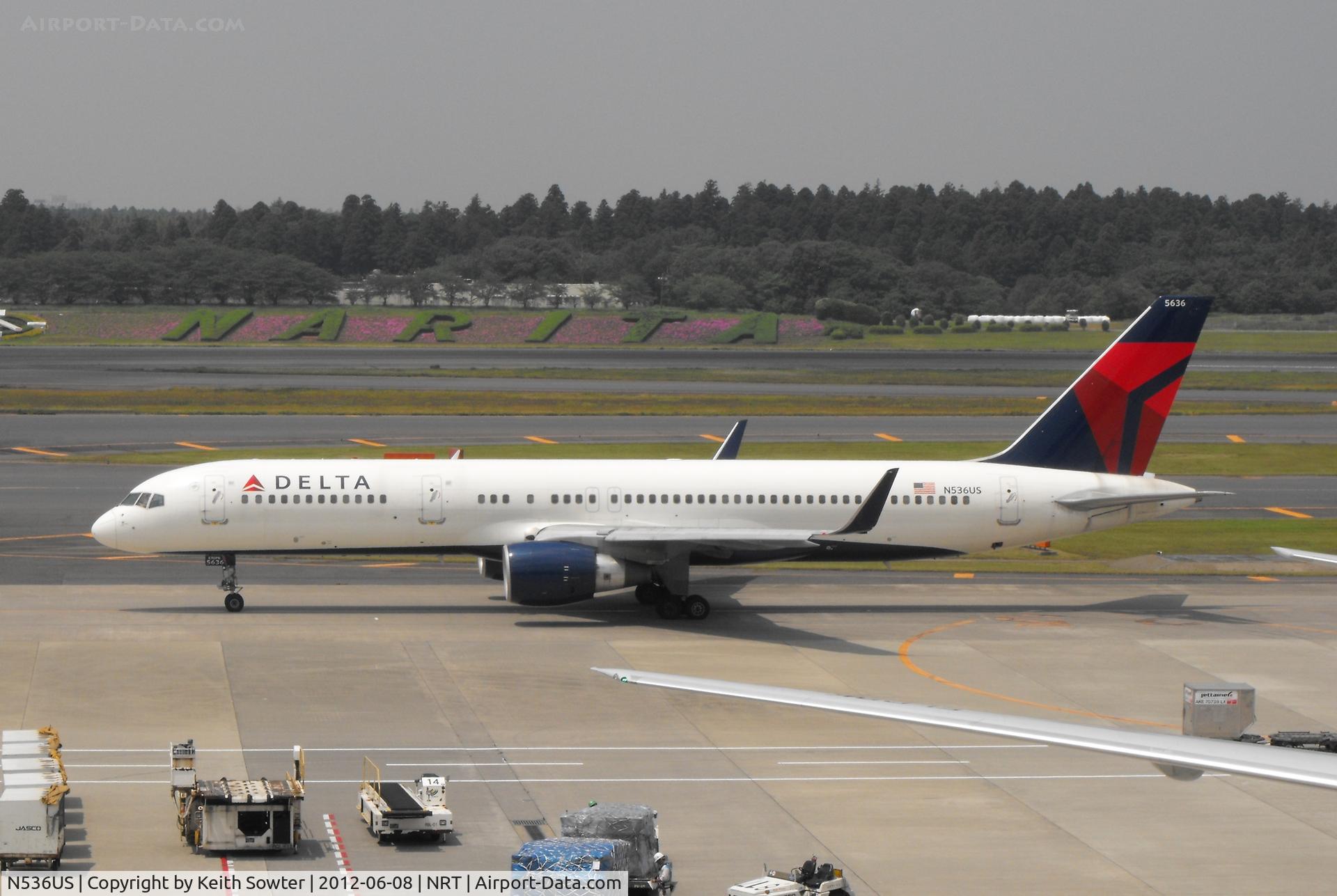 N536US, 1995 Boeing 757-251 C/N 26483, Taxying for departure