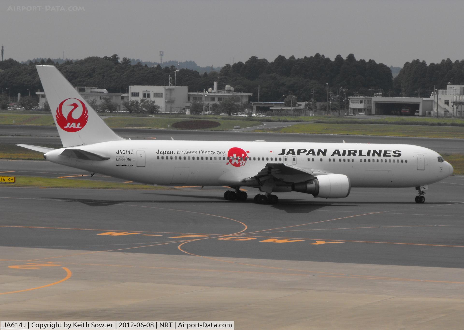 JA614J, 2005 Boeing 767-346/ER C/N 33851, Taxying for departure