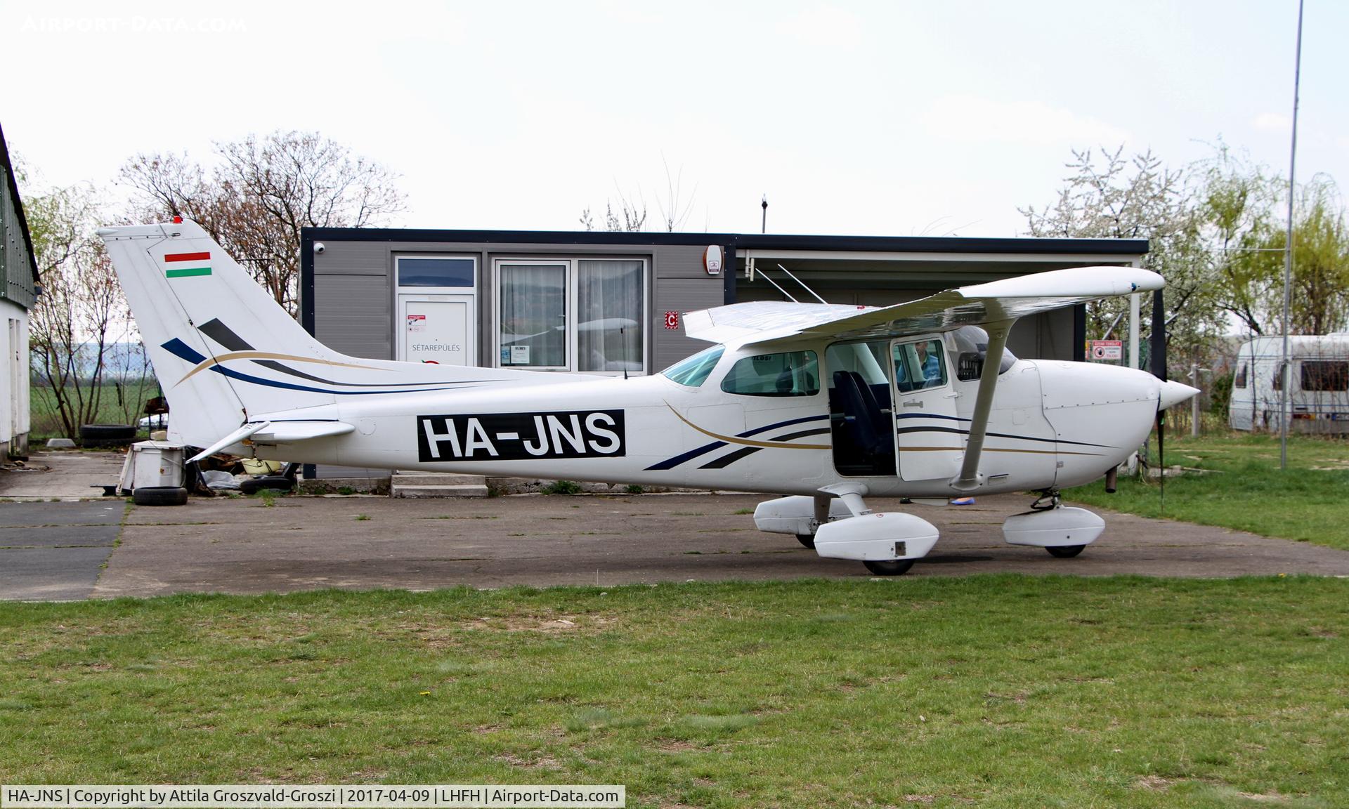 HA-JNS, 1981 Cessna 172P C/N 17275046, Farkashegy Airfield, Hungary