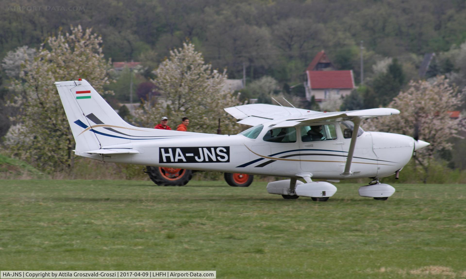 HA-JNS, 1981 Cessna 172P C/N 17275046, Farkashegy Airfield, Hungary
